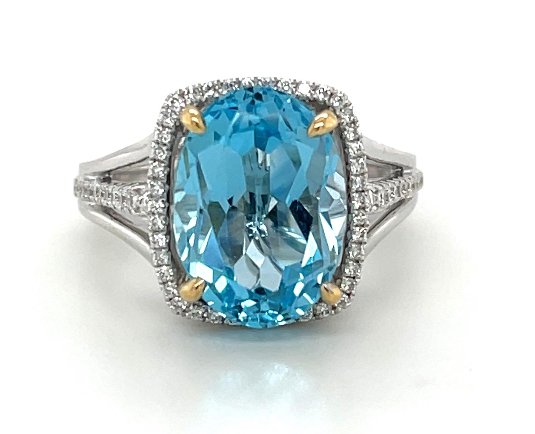 This stunning cocktail ring features a beautiful 8.59 carat oval blue topaz set in a gorgeous 18k gold mounting. The sparkling Swiss blue topaz has been set with 18k yellow gold prongs which not only highlight the center stone but provide lovely