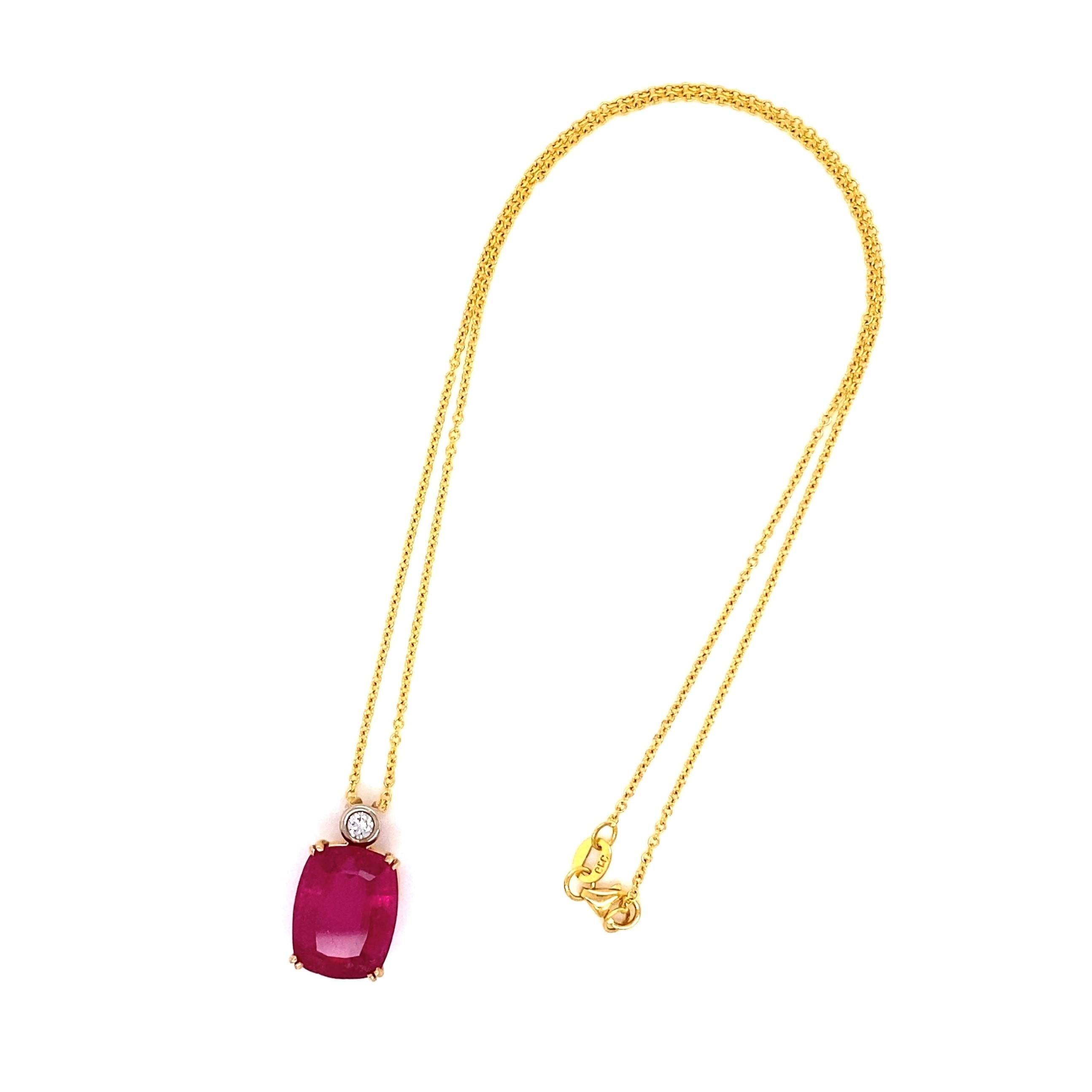 Anhänger-Halskette, 8,59 Karat Rubelit Turmalin im Kissenschliff und Diamant Gold im Zustand „Hervorragend“ im Angebot in Montreal, QC