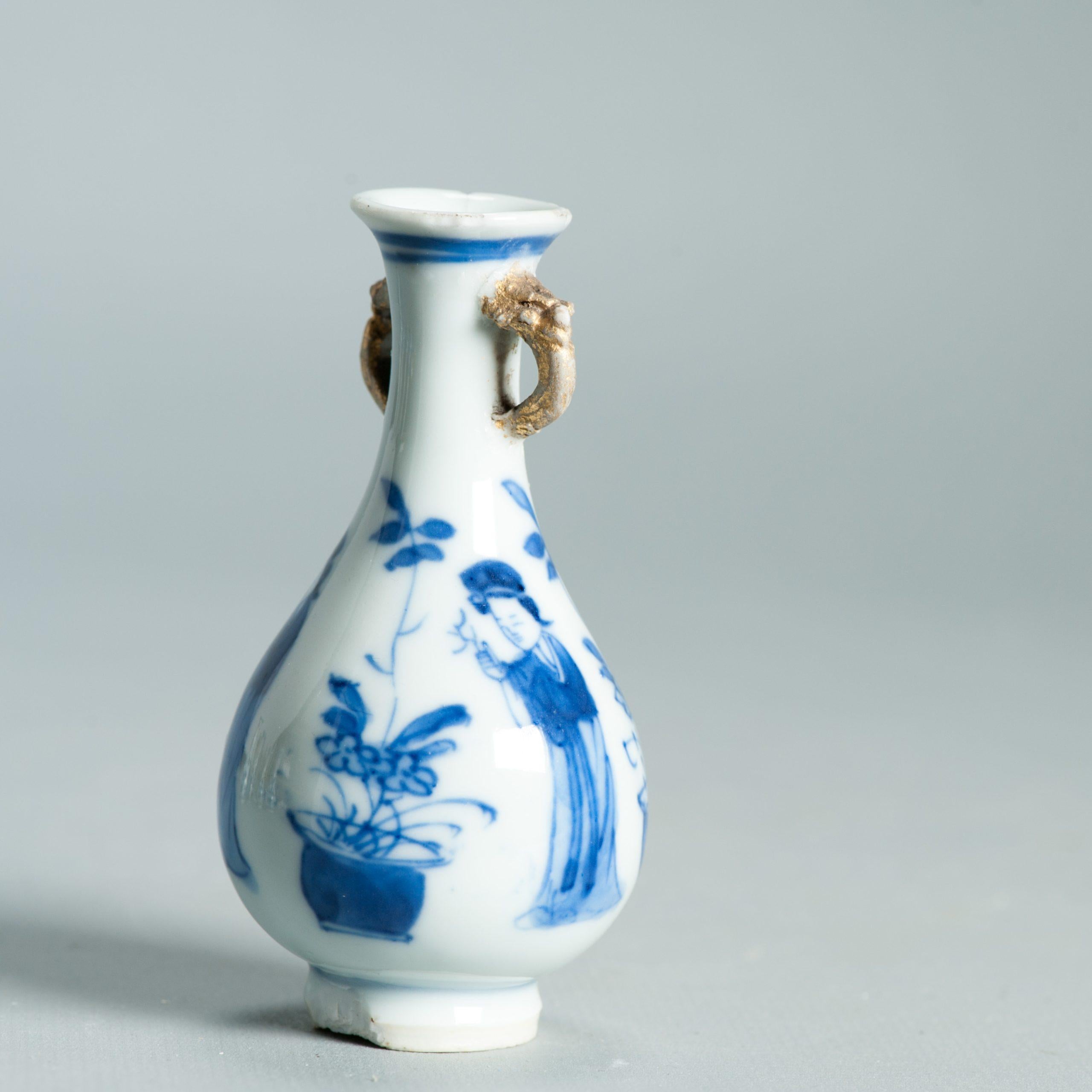 8.5CM Vase Ancien en Porcelaine Chinoise Ca 1700 Période Kangxi Poignée Eléphant en vente 5