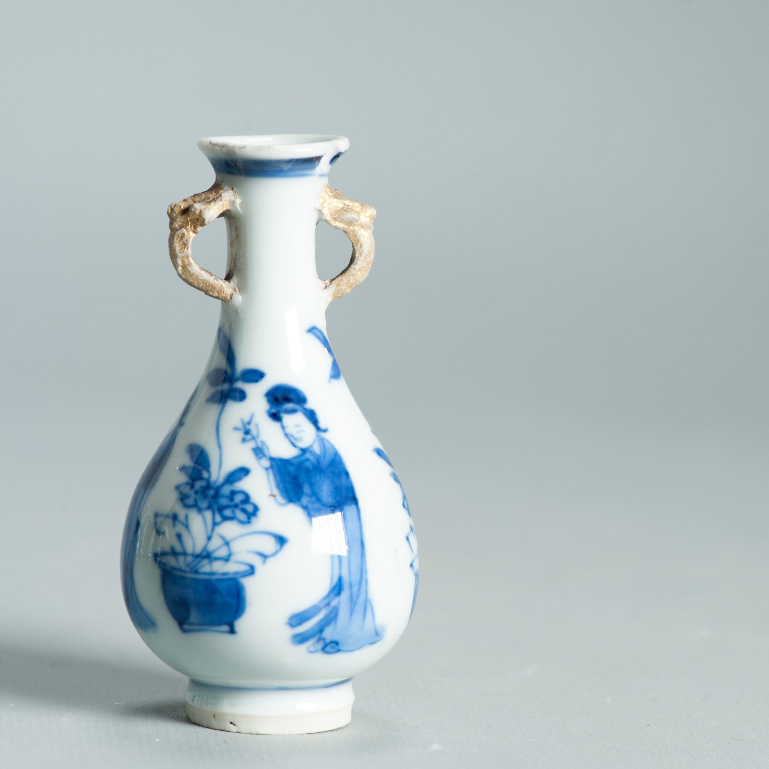 8.5CM Vase Ancien en Porcelaine Chinoise Ca 1700 Période Kangxi Poignée Eléphant en vente 6