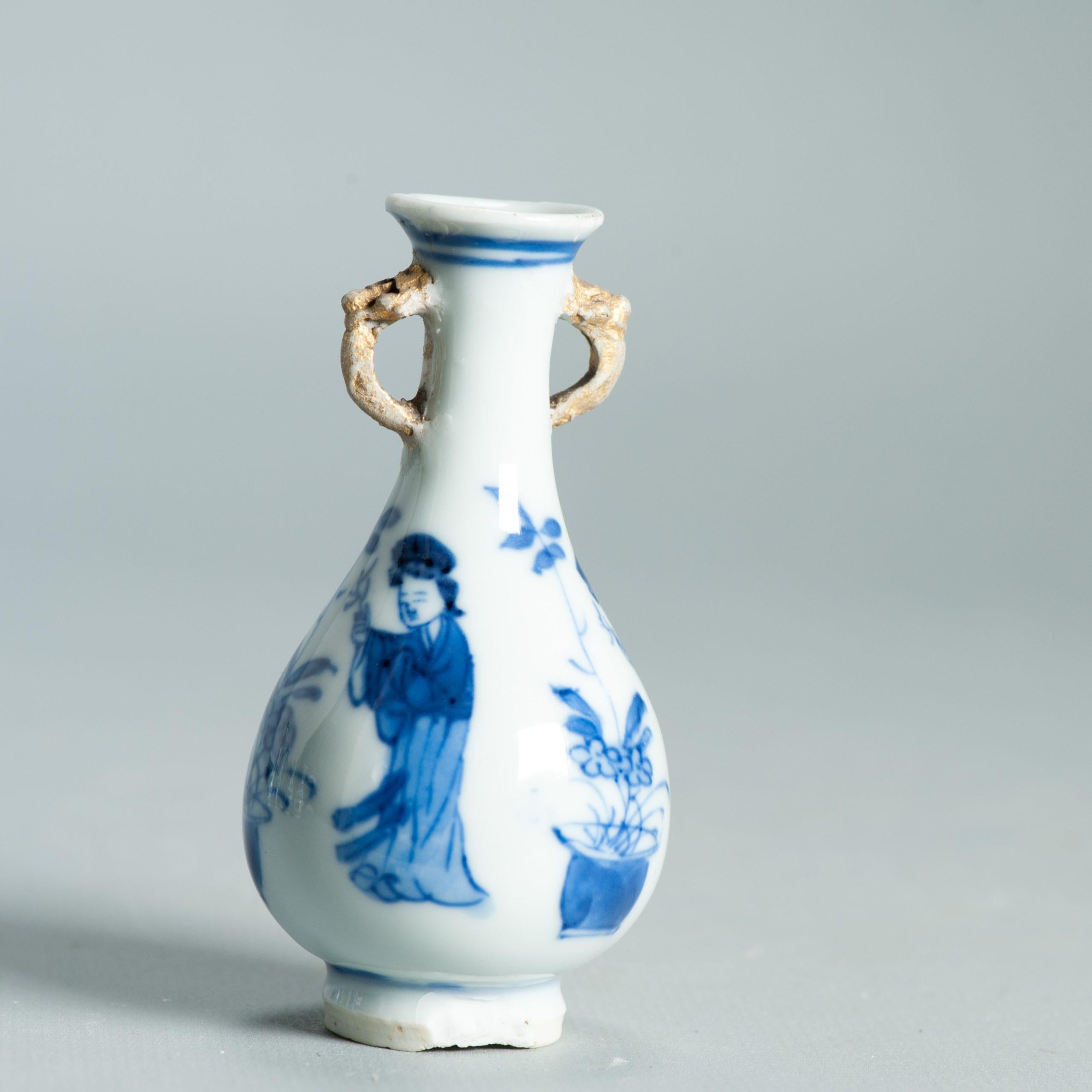 8.5CM Vase Ancien en Porcelaine Chinoise Ca 1700 Période Kangxi Poignée Eléphant en vente 7