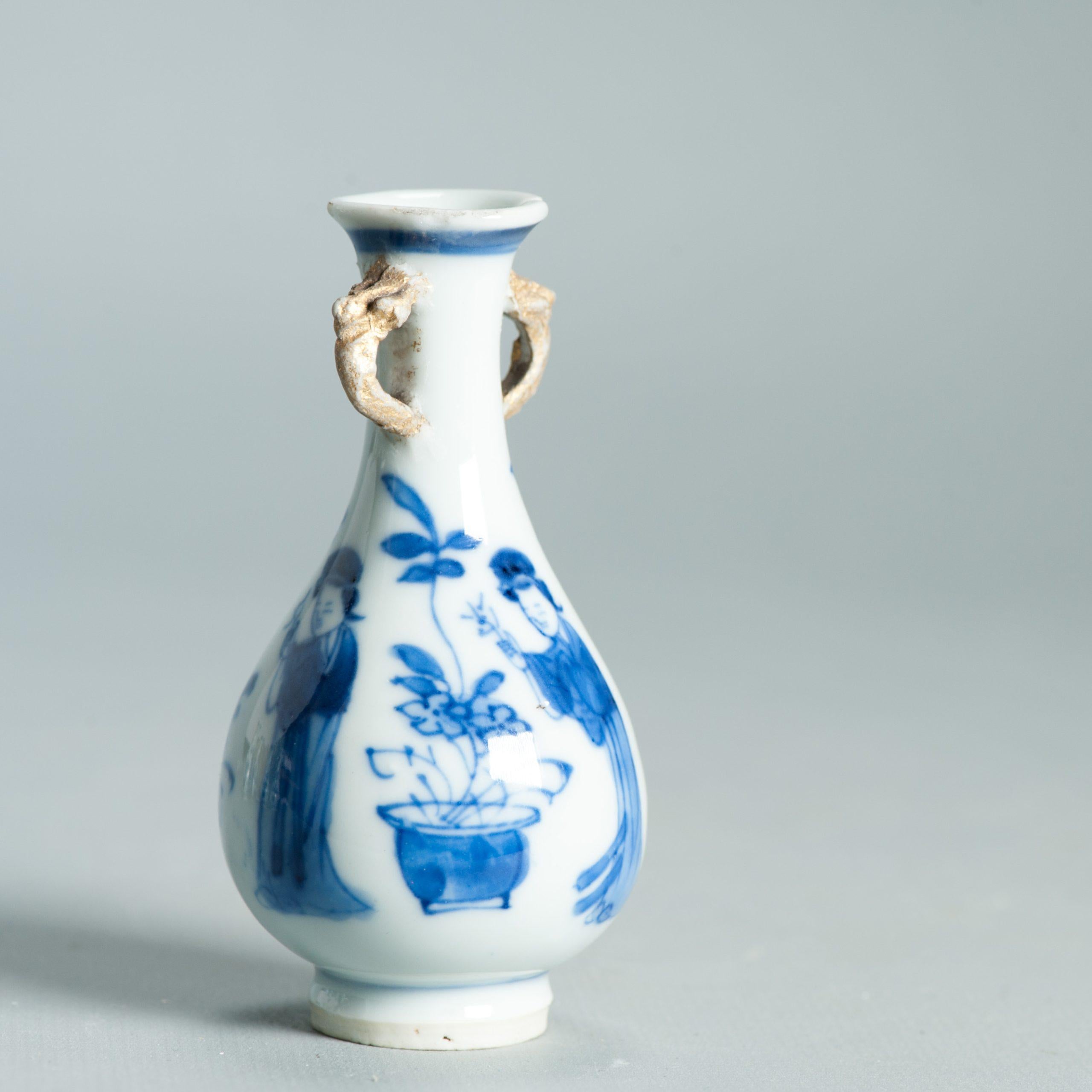 8.5CM Vase Ancien en Porcelaine Chinoise Ca 1700 Période Kangxi Poignée Eléphant en vente 8