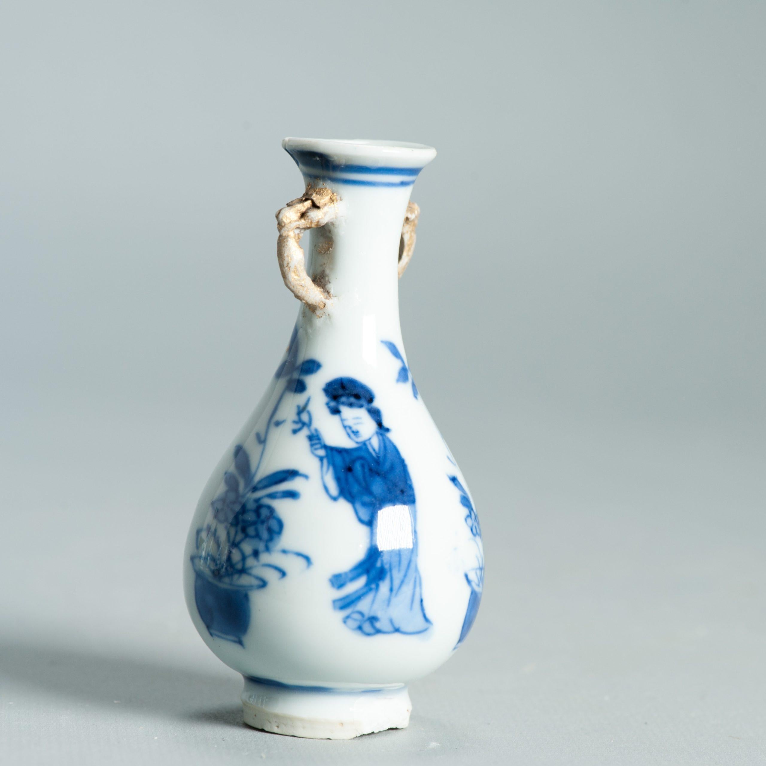 8.5CM Vase Ancien en Porcelaine Chinoise Ca 1700 Période Kangxi Poignée Eléphant en vente 9