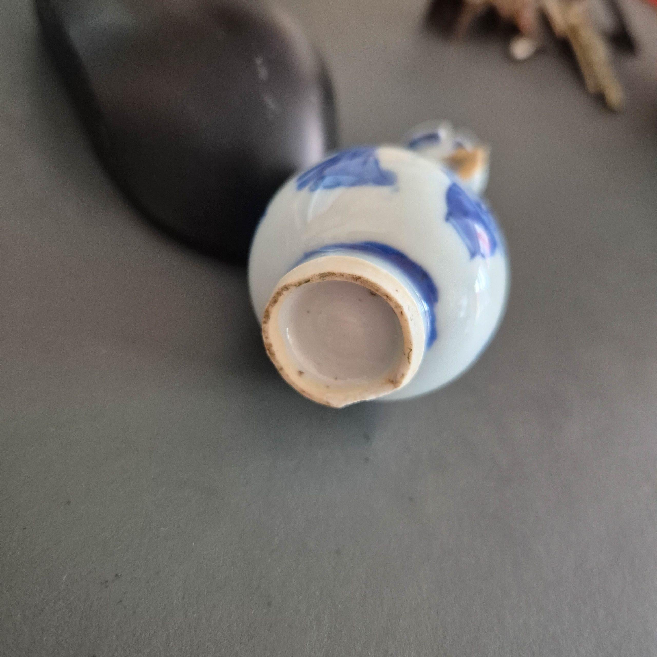 8.5CM Vase Ancien en Porcelaine Chinoise Ca 1700 Période Kangxi Poignée Eléphant en vente 10