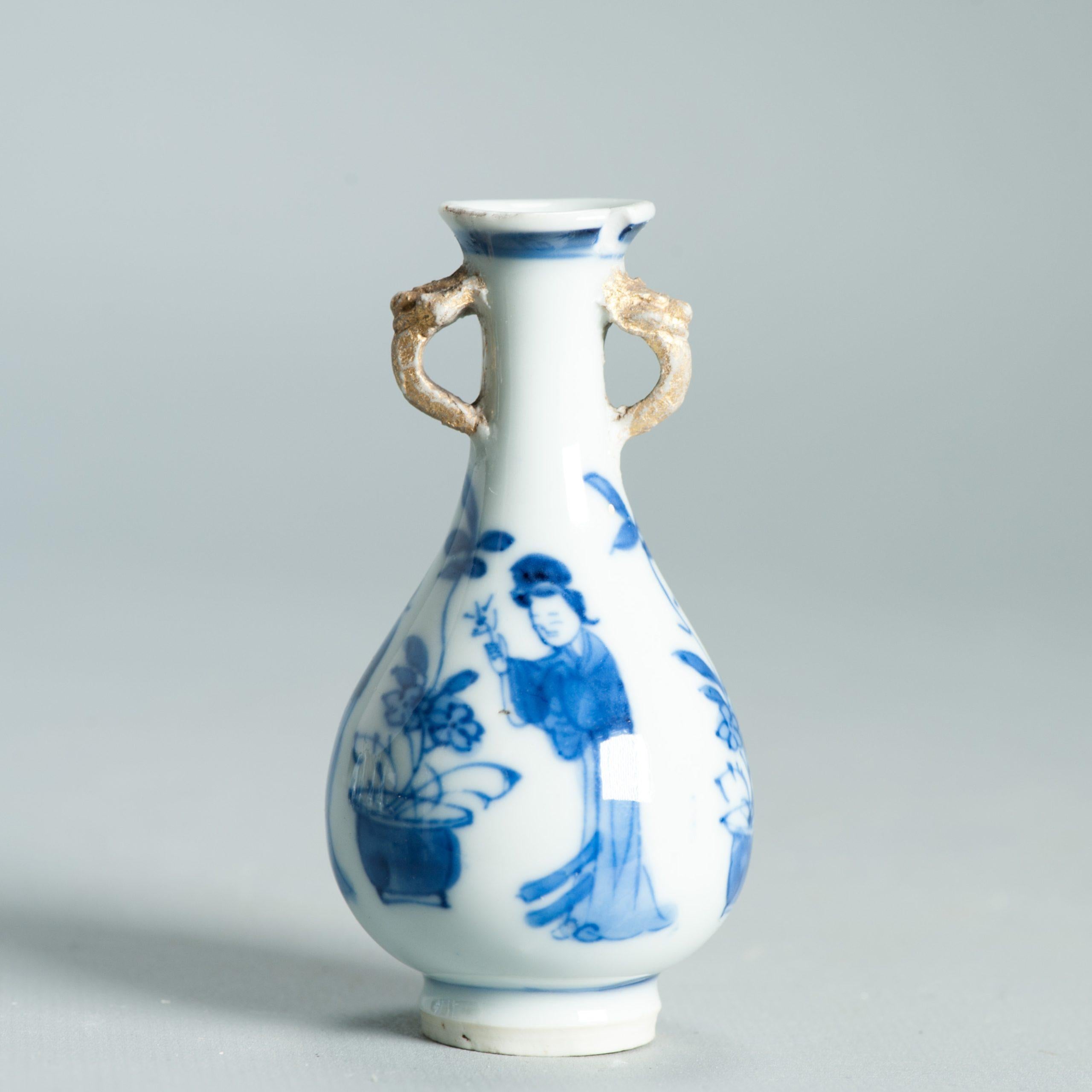 Qing 8.5CM Vase Ancien en Porcelaine Chinoise Ca 1700 Période Kangxi Poignée Eléphant en vente