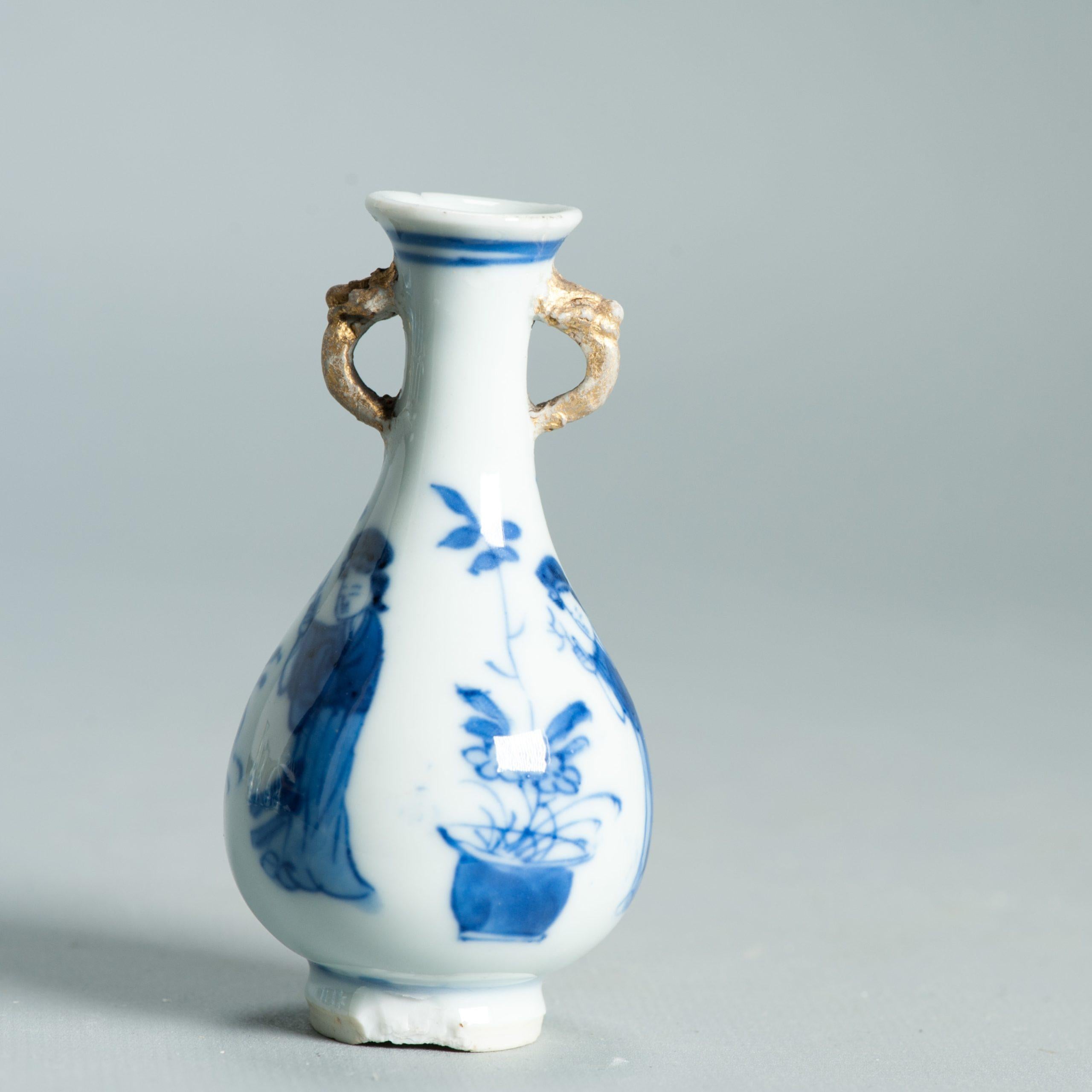 8.5CM Vase Ancien en Porcelaine Chinoise Ca 1700 Période Kangxi Poignée Eléphant État moyen - En vente à Amsterdam, Noord Holland