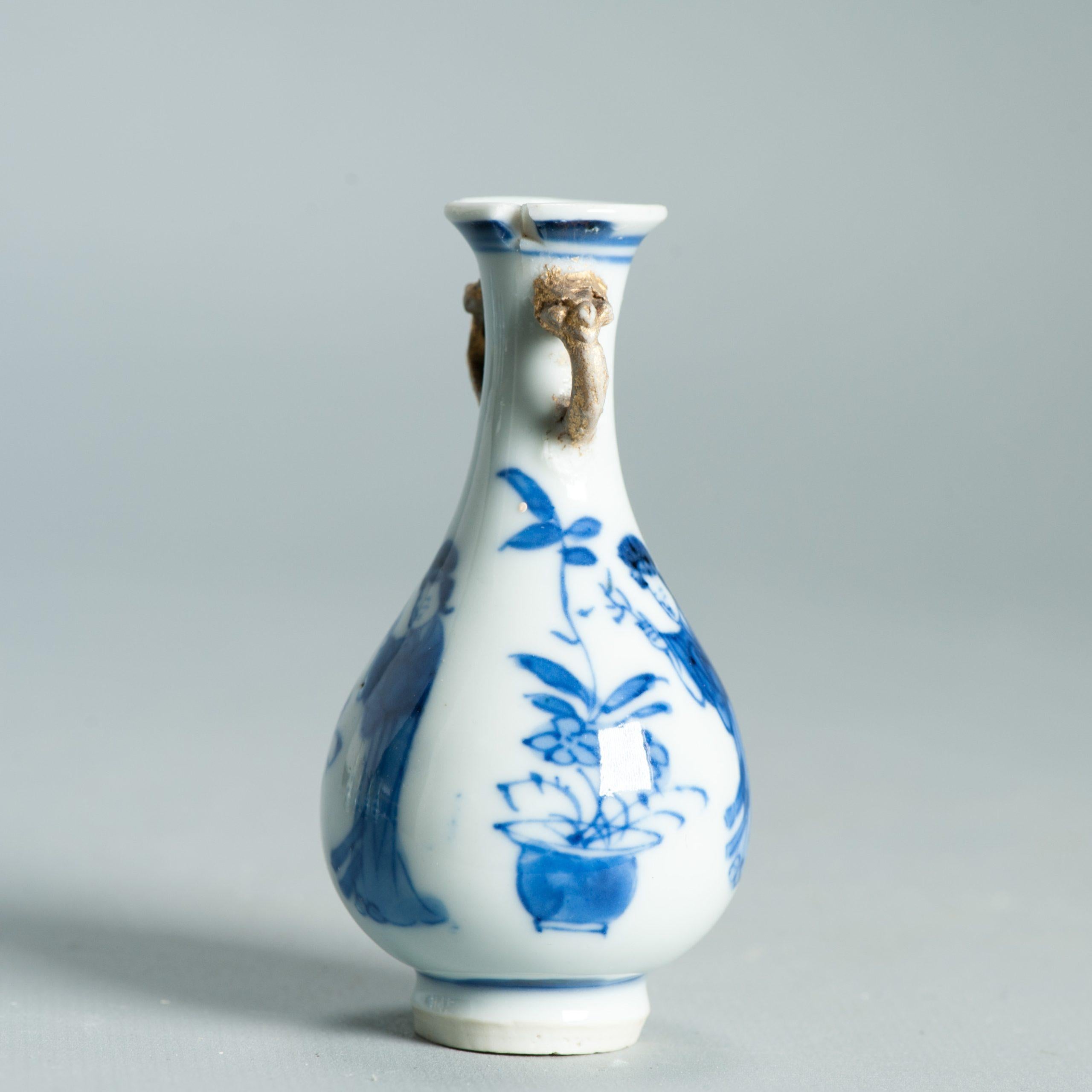 8.5CM Vase Ancien en Porcelaine Chinoise Ca 1700 Période Kangxi Poignée Eléphant en vente 2