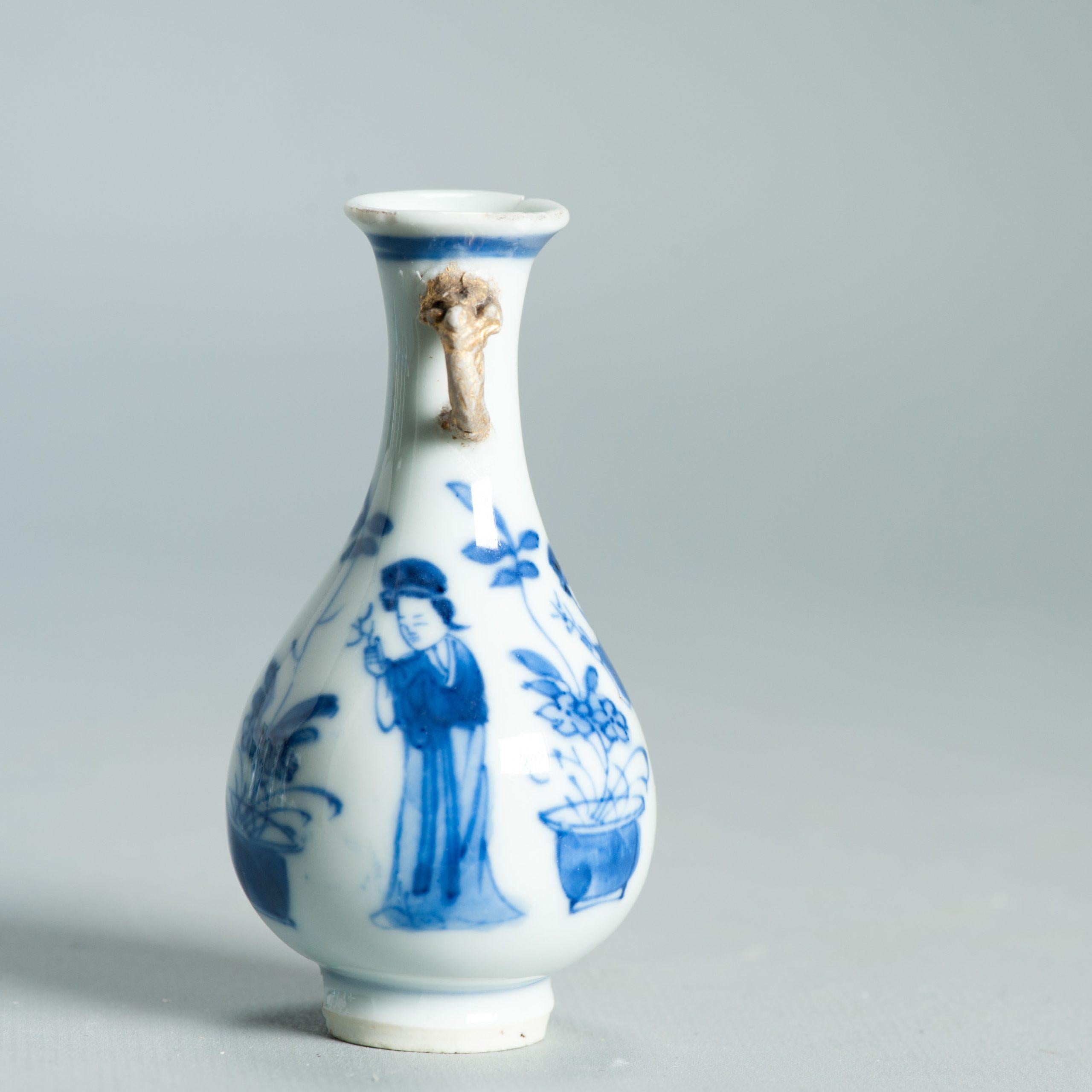 8.5CM Vase Ancien en Porcelaine Chinoise Ca 1700 Période Kangxi Poignée Eléphant en vente 3