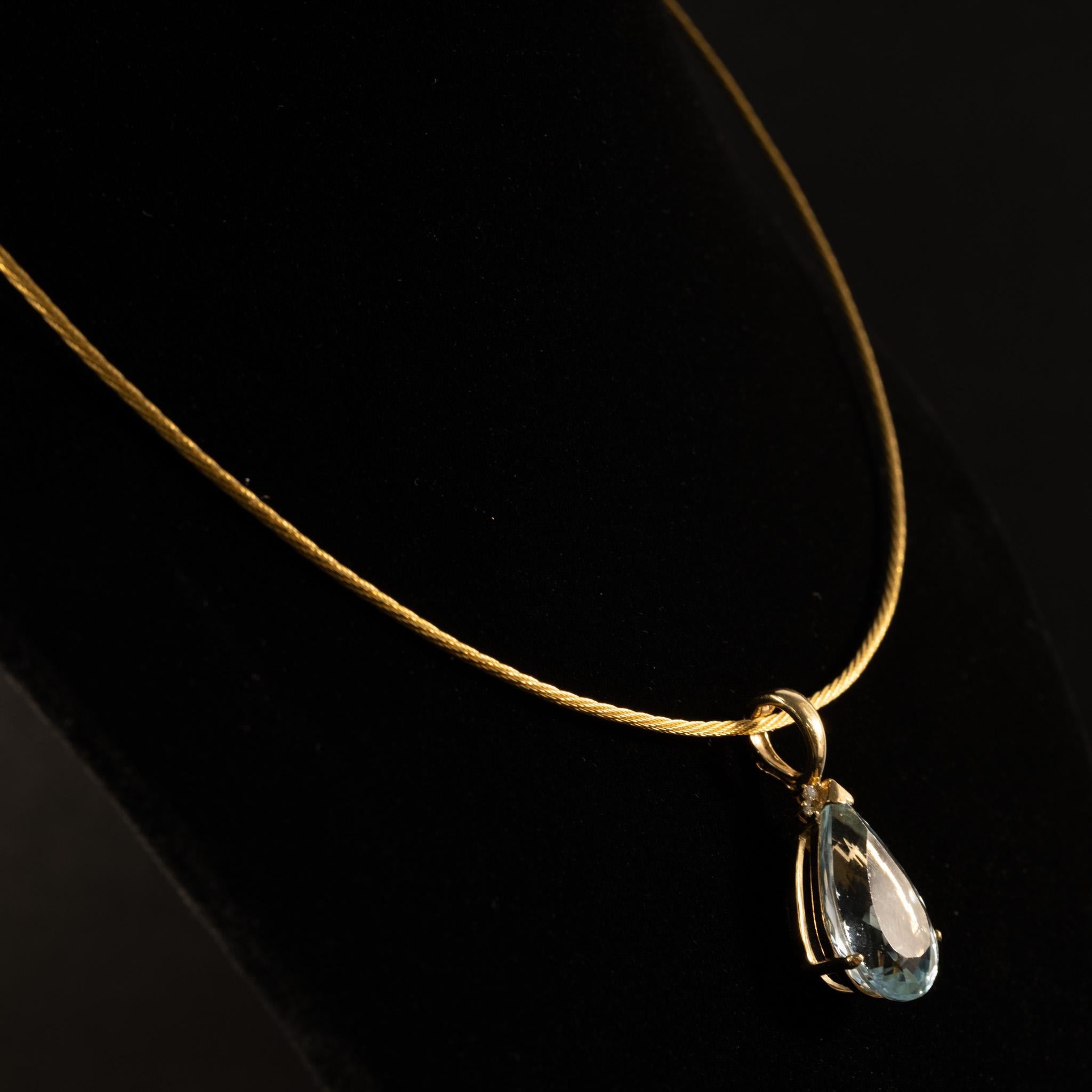 8,5 Karat Aquamarin Birnen-Anhänger aus 14k Gelbgold mit Diamanten Damen