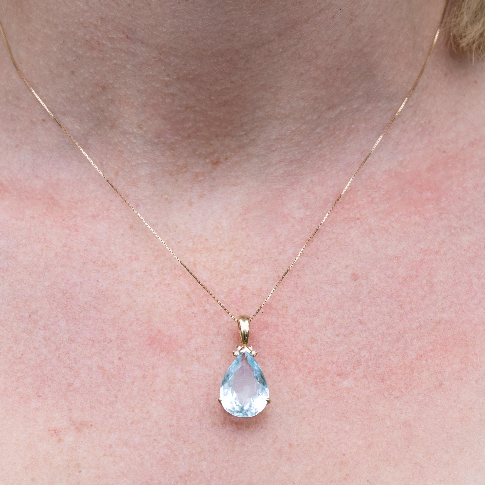 8,5 Karat Aquamarin Birnen-Anhänger aus 14k Gelbgold mit Diamanten 1