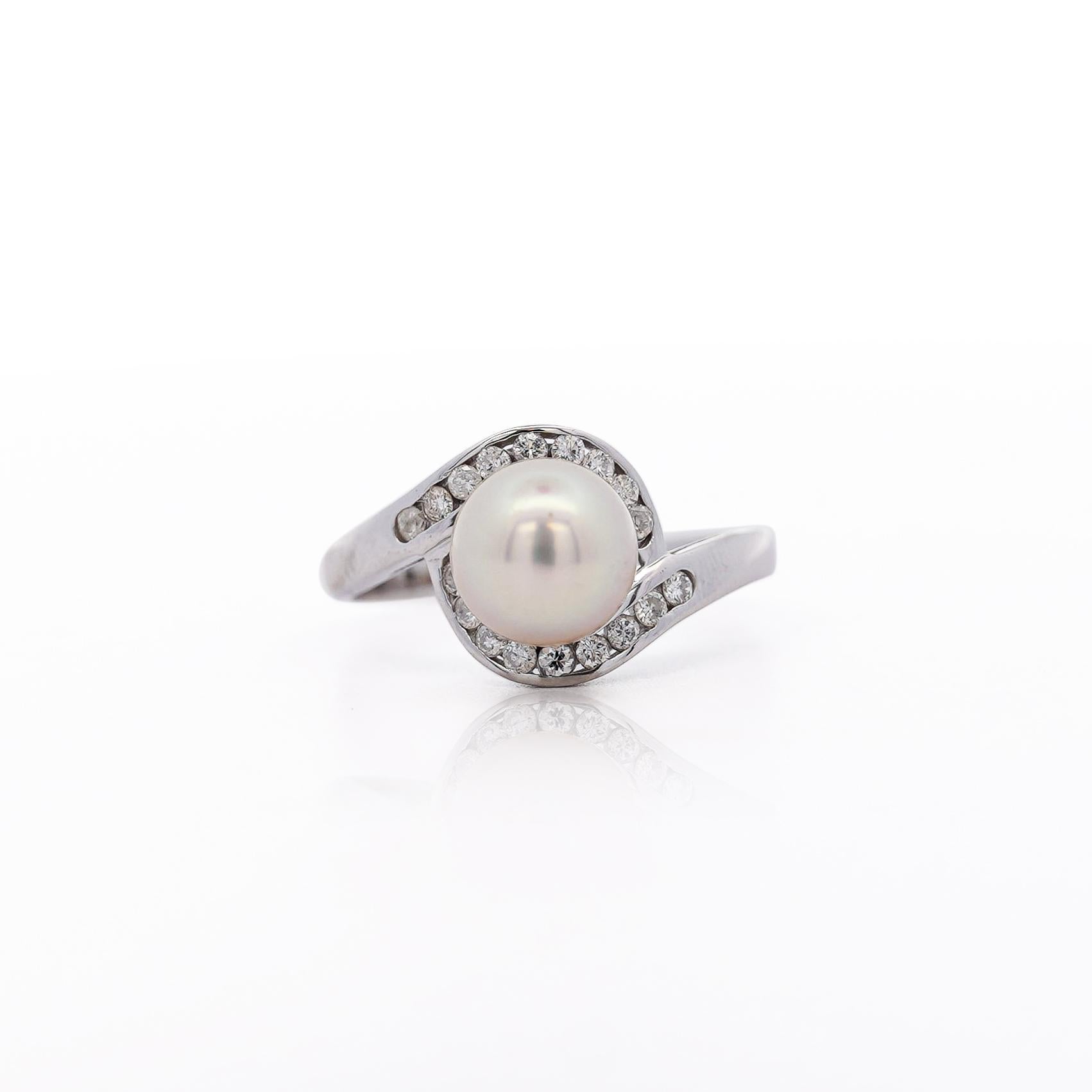 Anello Bypass in platino con perla bianca da 8,5 mm e diamante rotondo in vendita 2