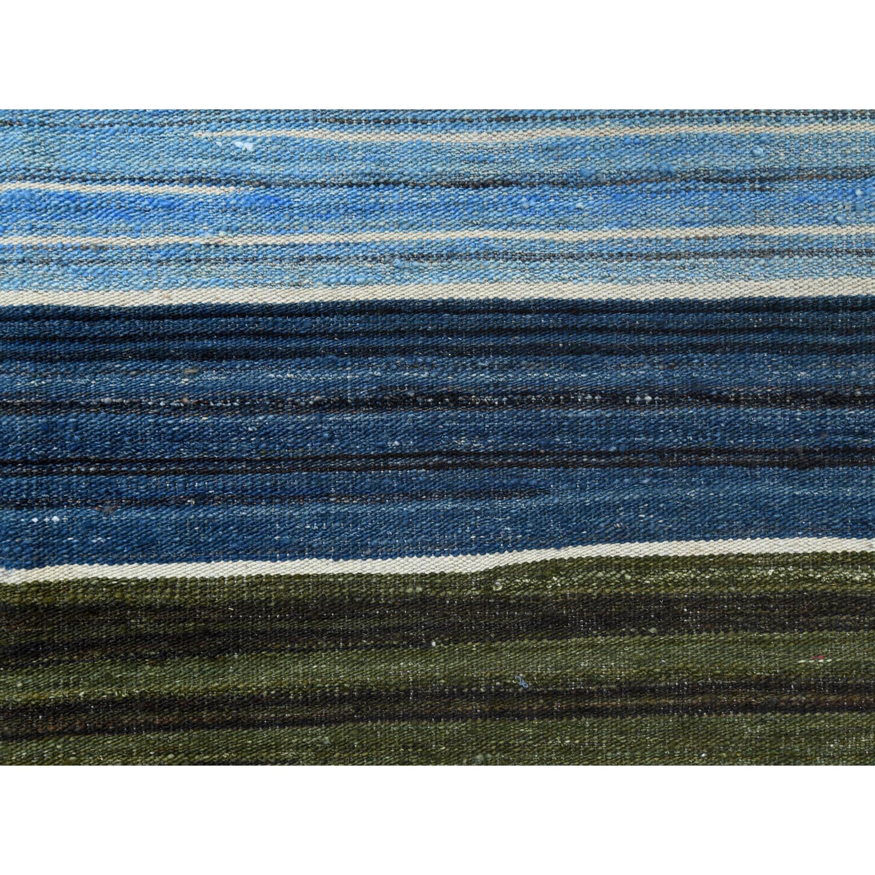 Se trata de un auténtico Kilim de Tejido Plano de Pura Lana único en su género  Alfombra oriental reversible tejida a mano con diseño montañoso en tonos aguamarina y marrón. Ha sido tejida durante meses y meses con técnicas artesanales centenarias