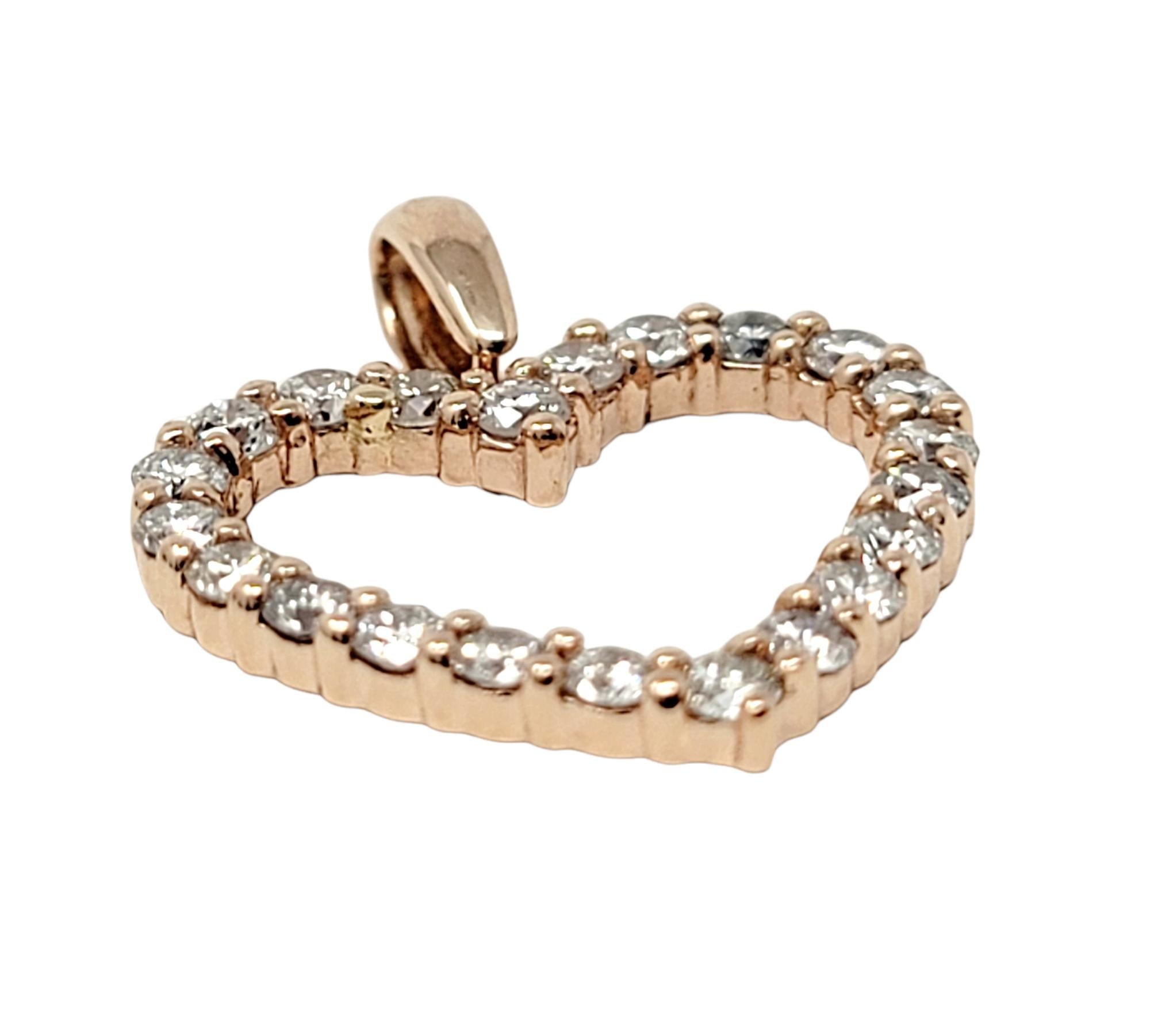 Taille ronde Pendentif cœur ouvert en or rose 14 carats avec diamants ronds et brillants de 0,86 carat au total en vente