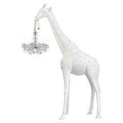 Giraffa bianca da esterno con lampadario di Marcantonio, Made in Italy