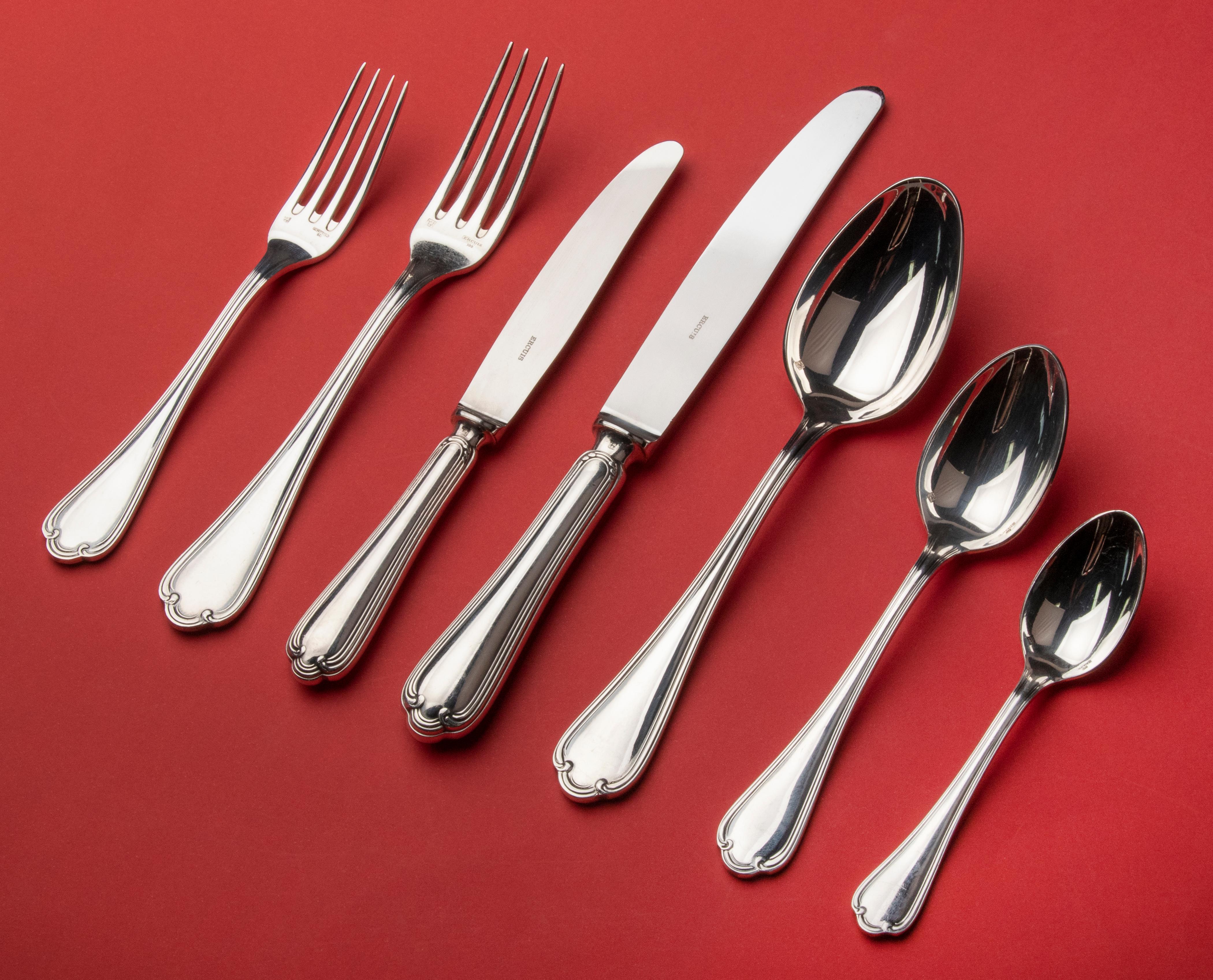 Beautiful set of silver-plated table cutlery for 12 people from the French brand Ercuis. The cutlery has an elegant design, with round handles containing a graceful small work. This classic and timeless design is also known as 'Sully', it is still
