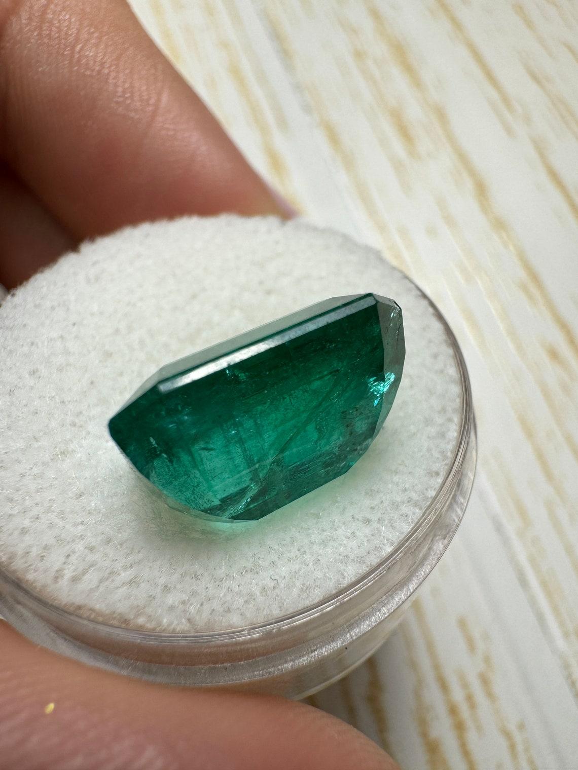 8,60 Karat 13,5x11 Tiefgrüner sambischer Smaragd im Smaragdschliff - Smaragdschliff Echter Mai Damen im Angebot