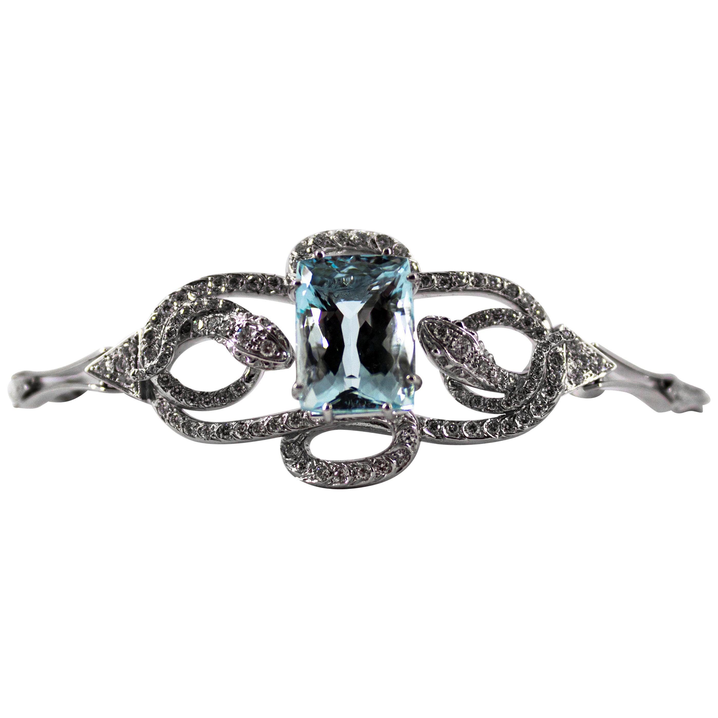 8,60 Karat Aquamarin 1,25 Karat Weißer Diamant Weißgold ""Schlangen"" Armband im Angebot