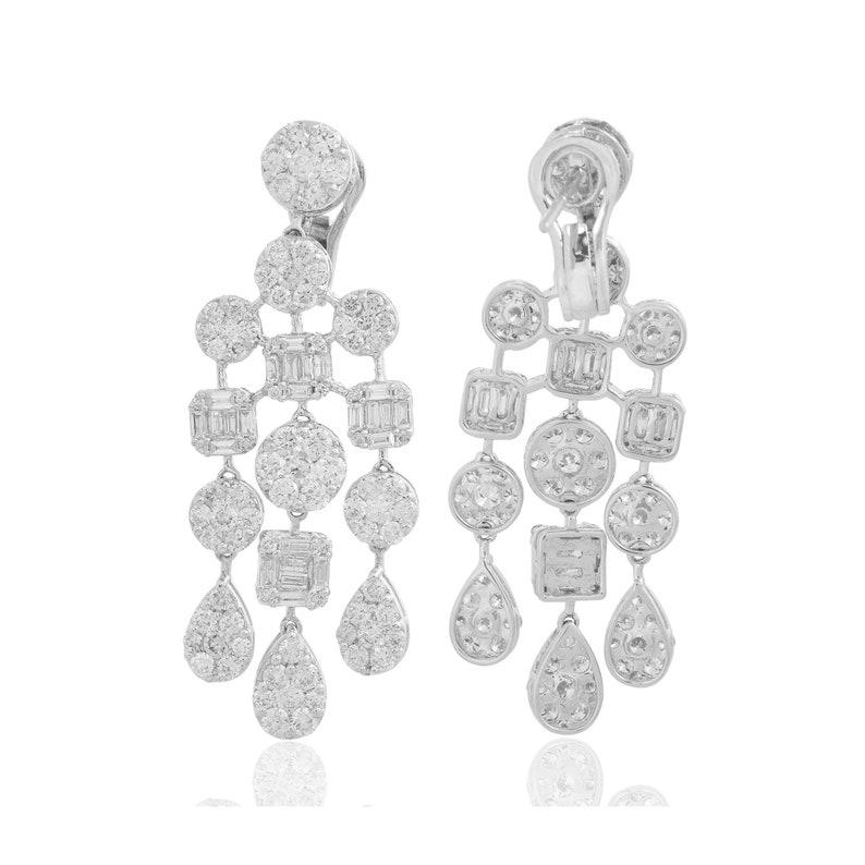 Contemporary 8.60 Carat Diamond 14 Karat White Gold Chandelier Earrings For Sale