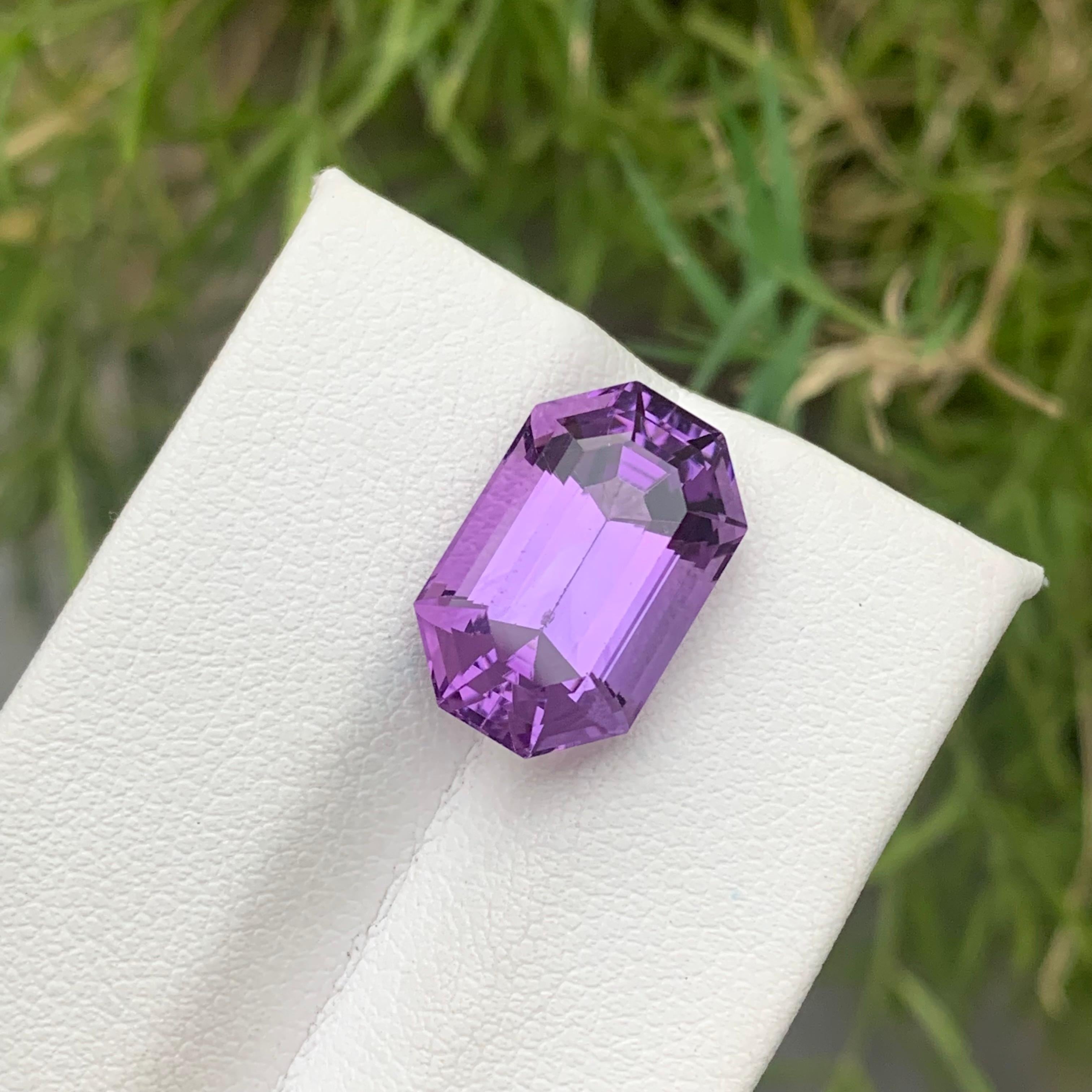 Women's or Men's 8.60 Carat Natural Loose Lavender Purple Amethyst February Birthstone Gift For Sale