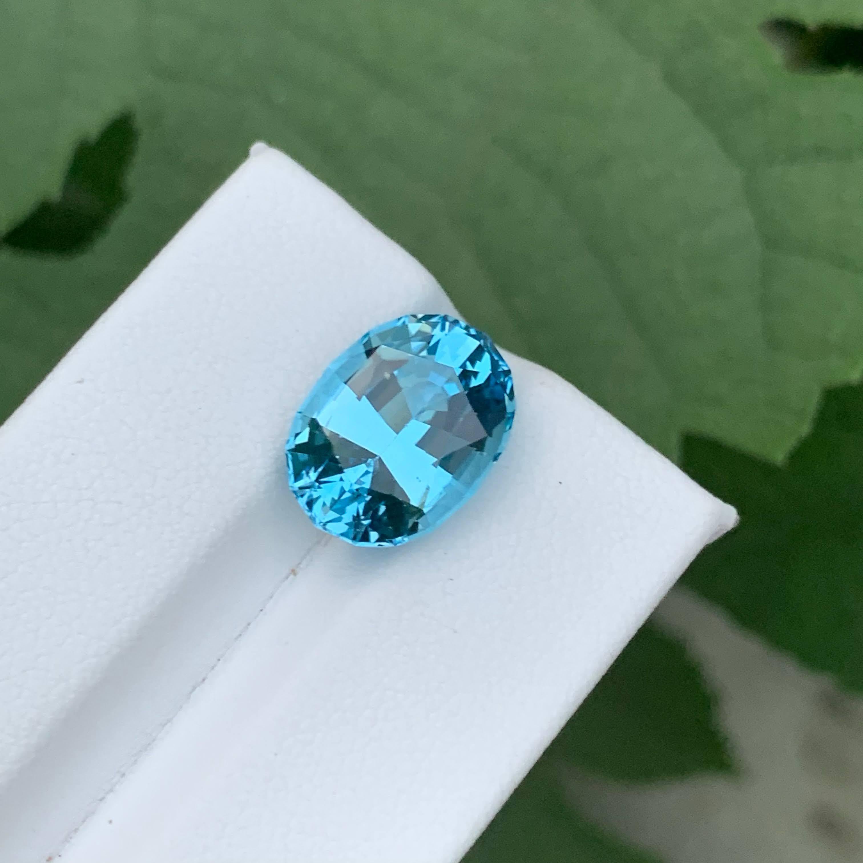 Moderno 8,60 carati di pietra naturale sciolta di Topazio Blu Neon con taglio ovale Gemma del Madagascar in vendita