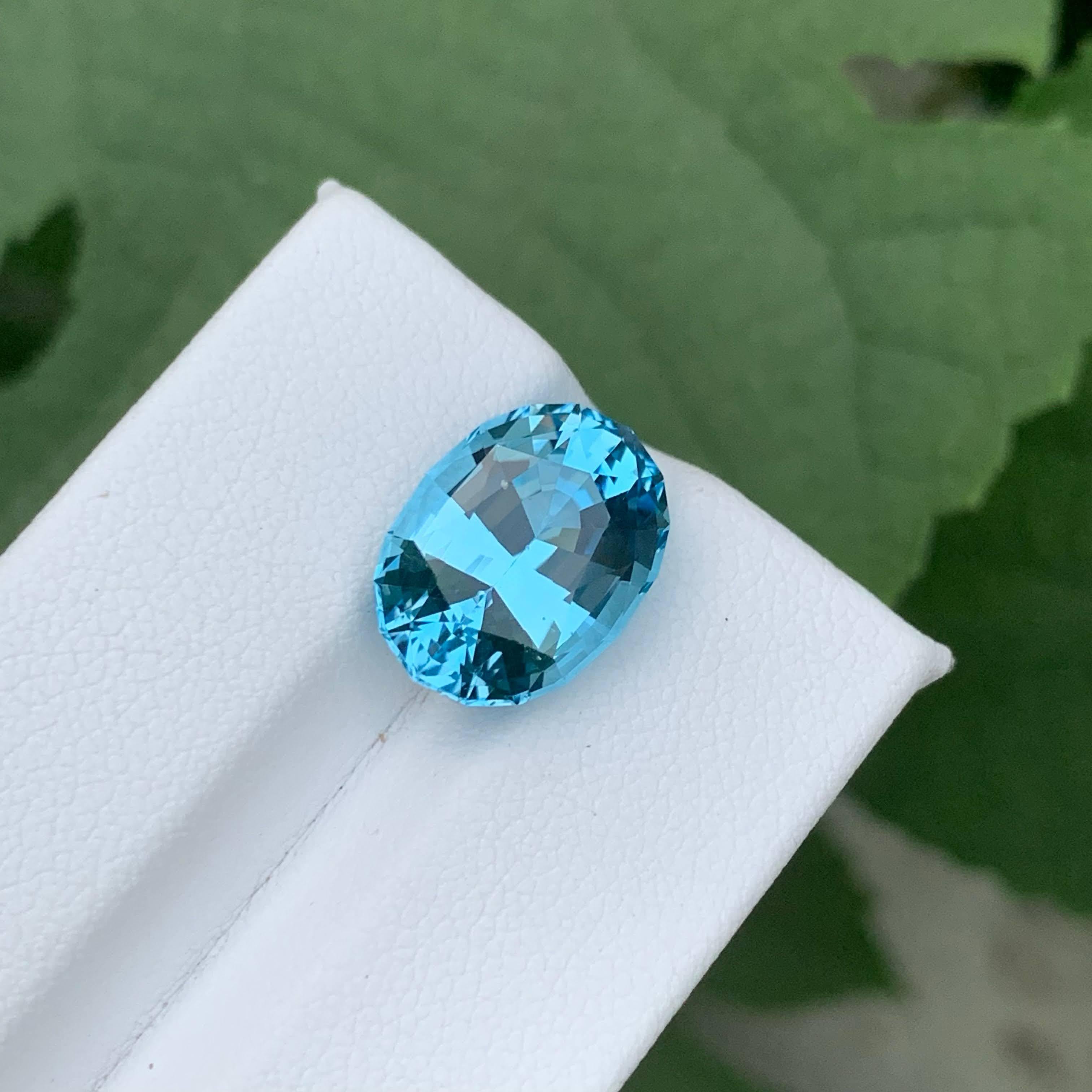 8,60 carati di pietra naturale sciolta di Topazio Blu Neon con taglio ovale Gemma del Madagascar In condizioni Nuovo in vendita a Bangkok, TH