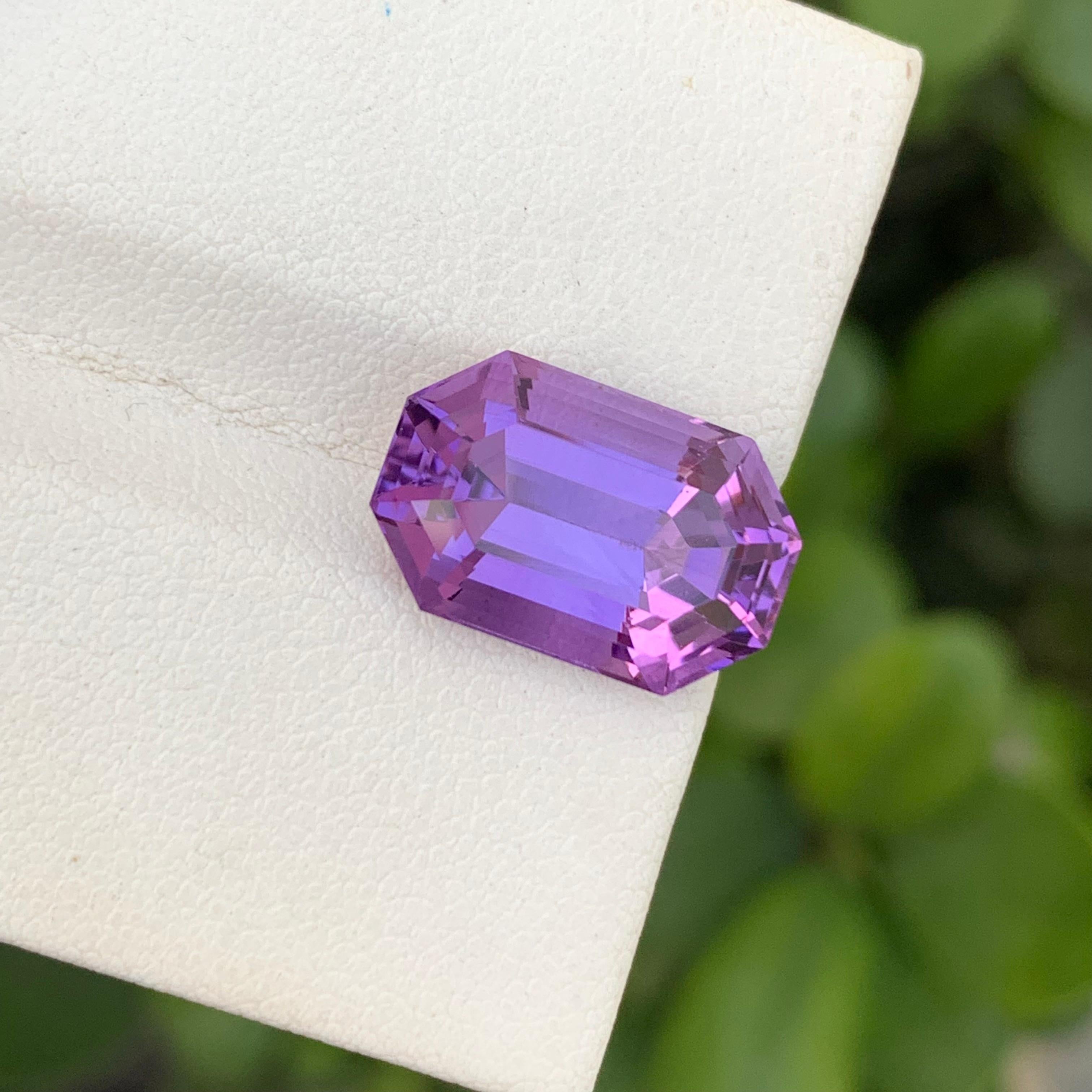 Women's or Men's 8.60 Carat Natural Loose Purple Amethyst from Brazil For Sale