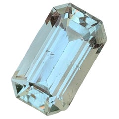 Belle améthyste verte non sertie de 8,60 carats en forme d'émeraude provenant d'une mine de terre 