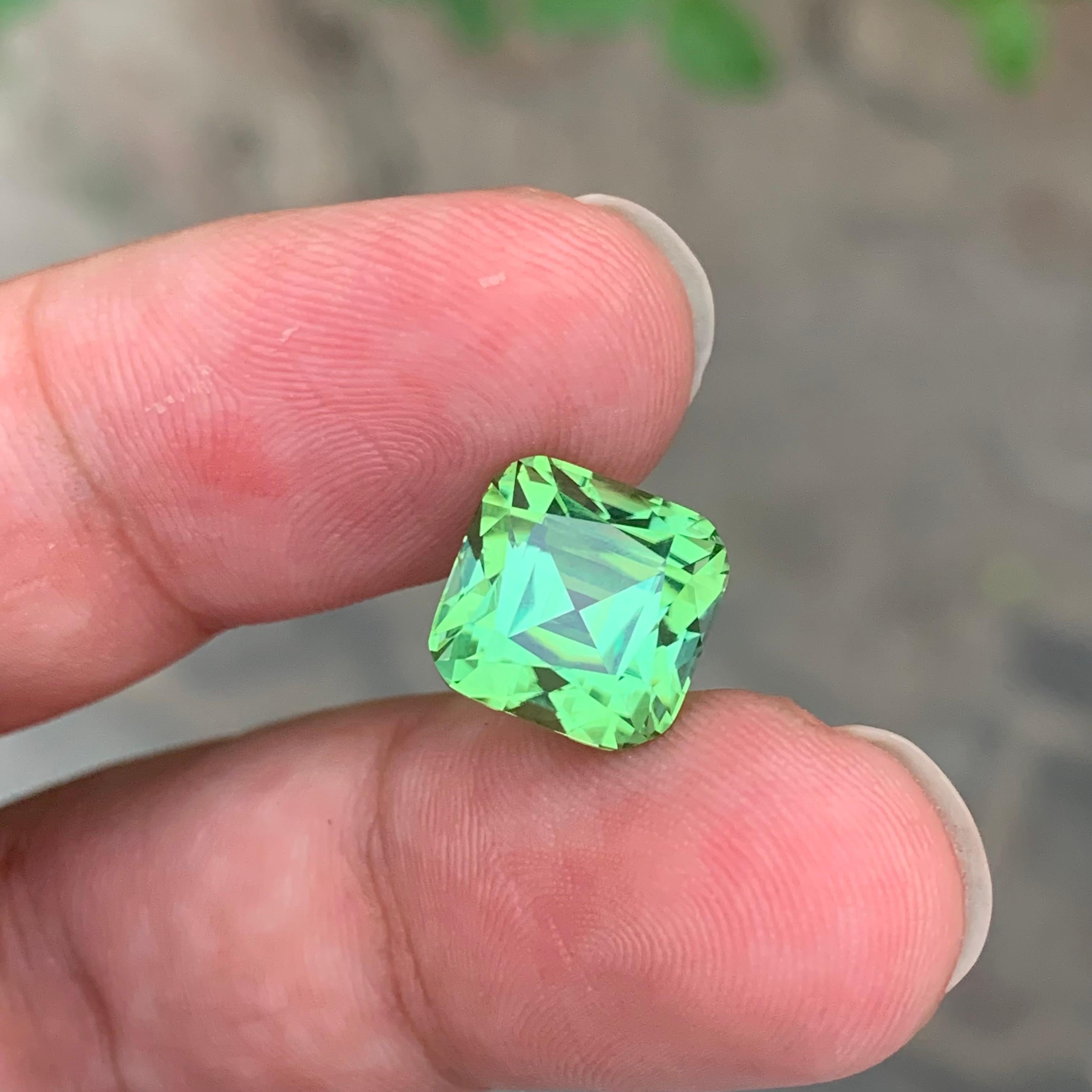 8,60 Carati Nature Tormalina Menta Sciolta Con Zoccolo Lagoon in vendita 7