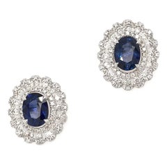 8,60 Gesamtkarat ovaler Saphir und Diamant Dreifach-Halo-Ohrstecker mit aufwändigem Halo