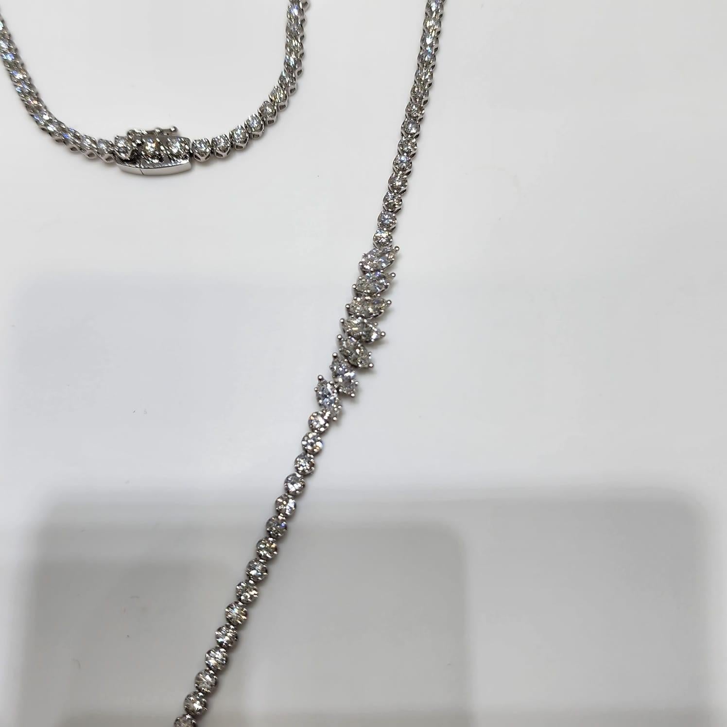 Collier en or blanc 18 carats avec diamants et rubis de Birmanie de 8,61 carats en vente 1