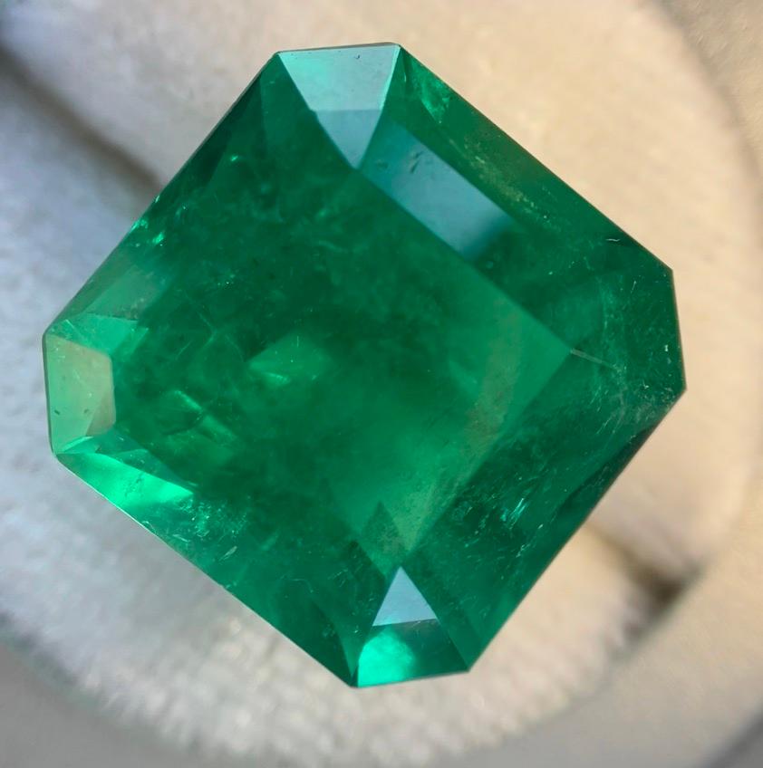 Women's or Men's 8.62 carats Colombian Emerald Octagon Cut GRS Certified Muzo For Sale
