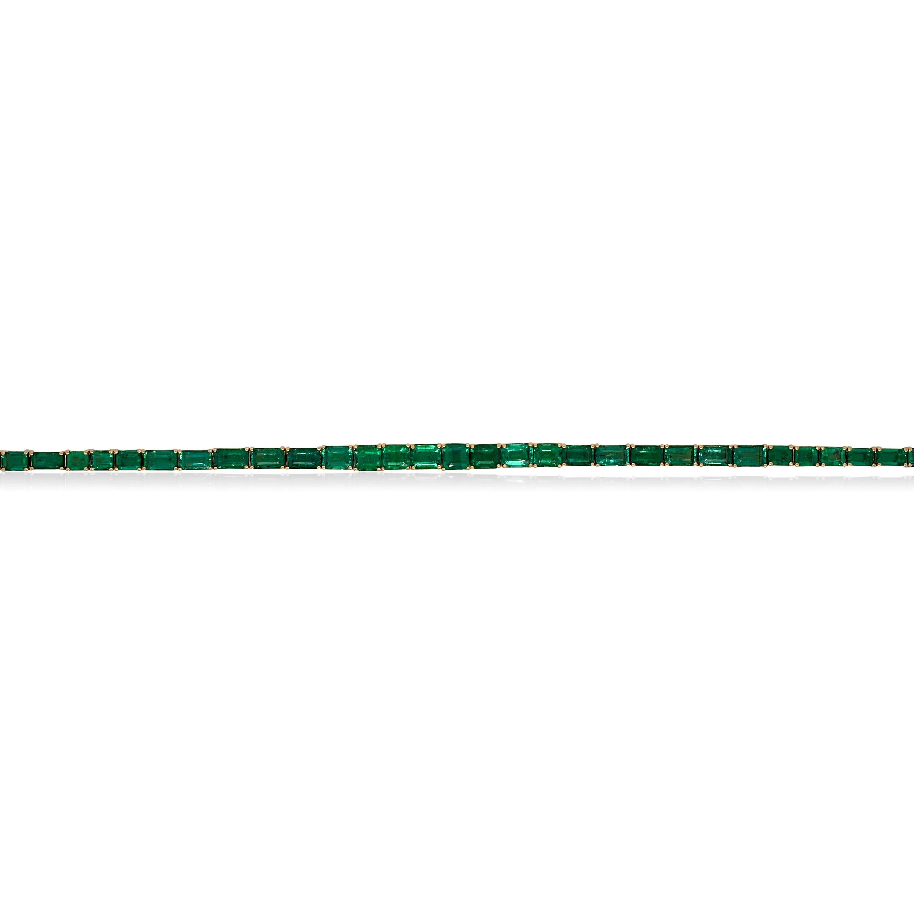 39 Emerald Gemstones: 8.62 Carats
Metal: 18K Yellow Gold, 10.60 Grams