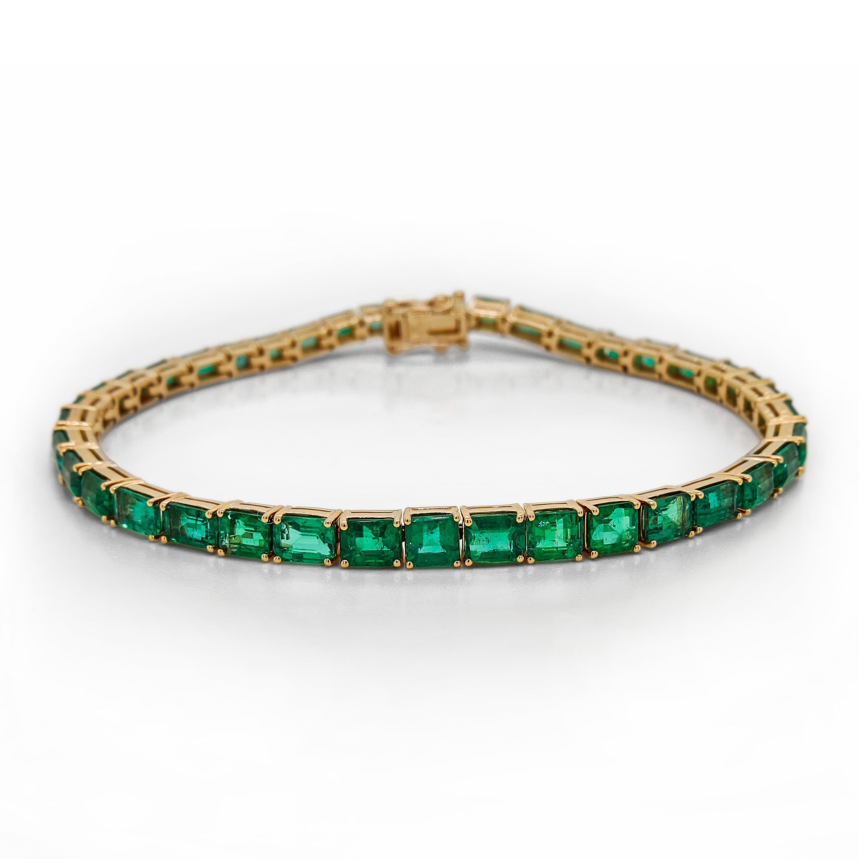 Women's or Men's 8.62 Carats Emerald Yellow Gold Tennis Bracelet For Sale