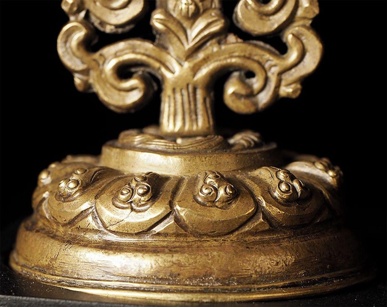 Tibetisches Altarstück aus Bronze aus dem 18./19. Jahrhundert – 8629 im Angebot 7