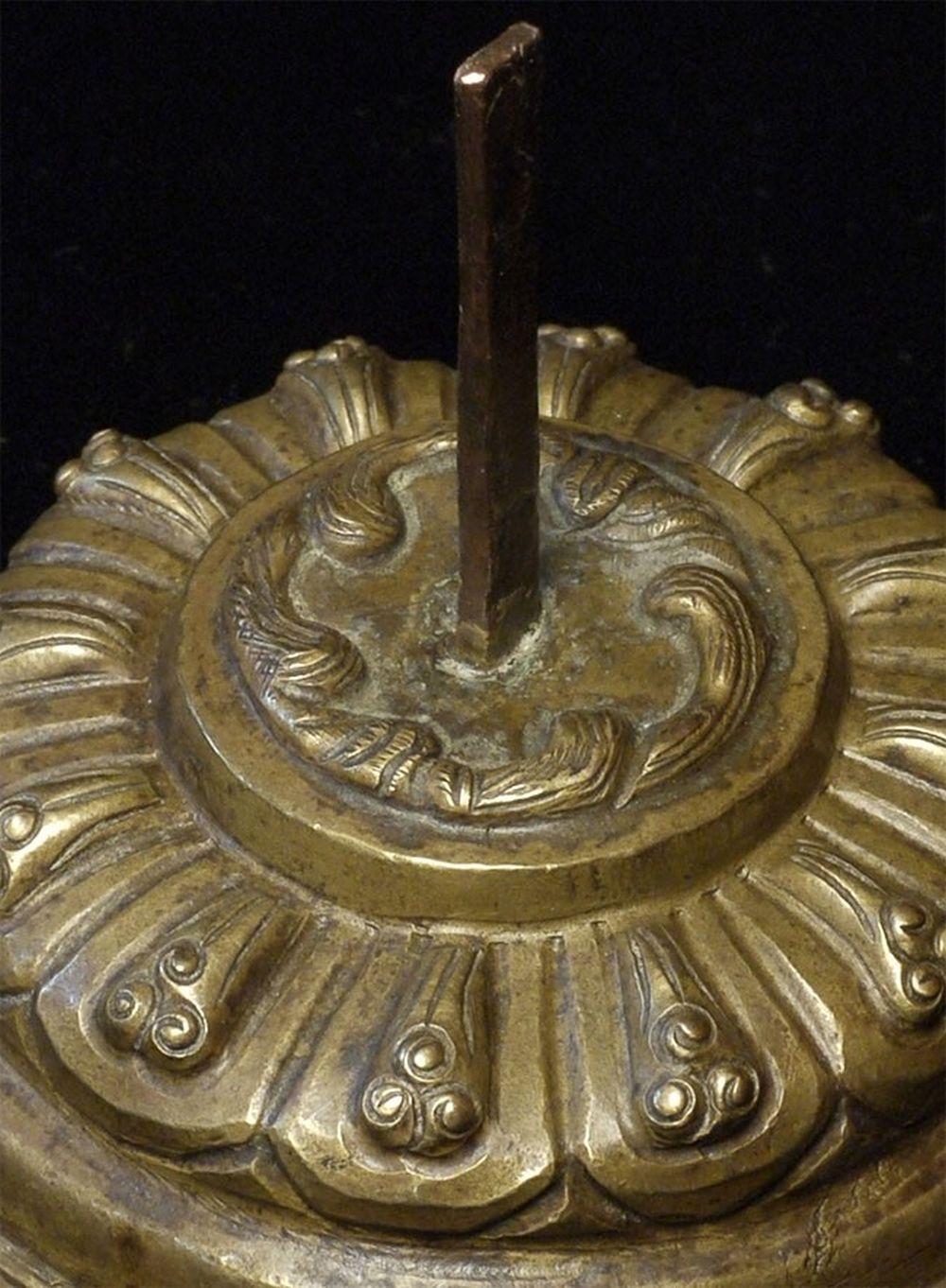 18th/19th Century Bronze Tibetan Altar Piece - 8629 For Sale 8