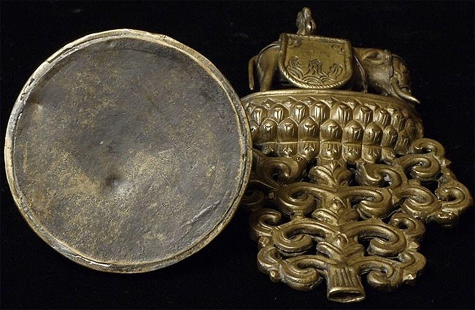 Tibetisches Altarstück aus Bronze aus dem 18./19. Jahrhundert – 8629 im Angebot 9