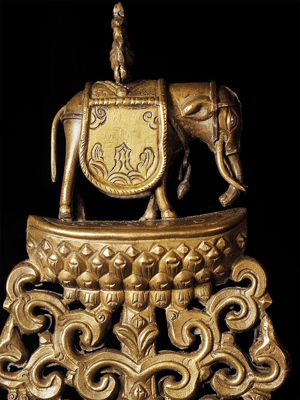 Tibetisches Altarstück aus Bronze aus dem 18./19. Jahrhundert – 8629 (Gegossen) im Angebot