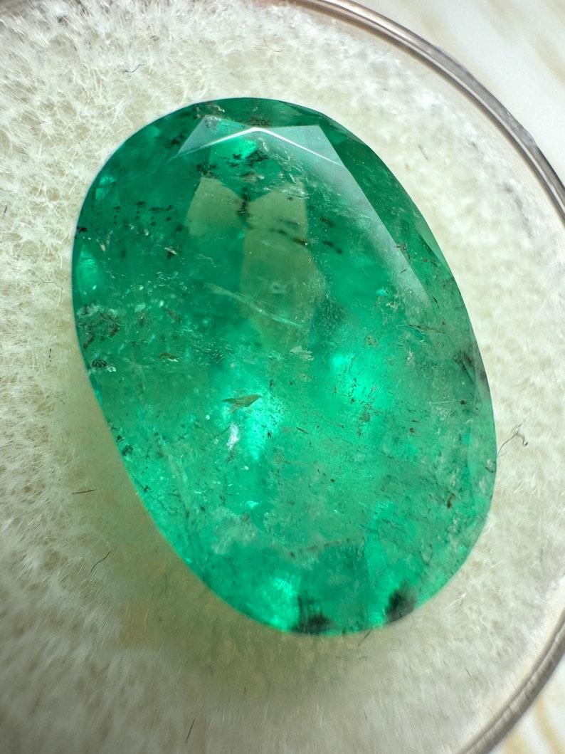 A. Stone: Smeraldo
Peso: 8,64 carati
Forma: Taglio ovale
Chiarezza: Da trasparente a semitrasparente
Lucentezza: Molto buono
Colore: Greene & Greene medio
Misure: 15,34 mm x 10,68 mm x 8,81 mm
Origine geografica: Colombia
Trattamento: Naturale,