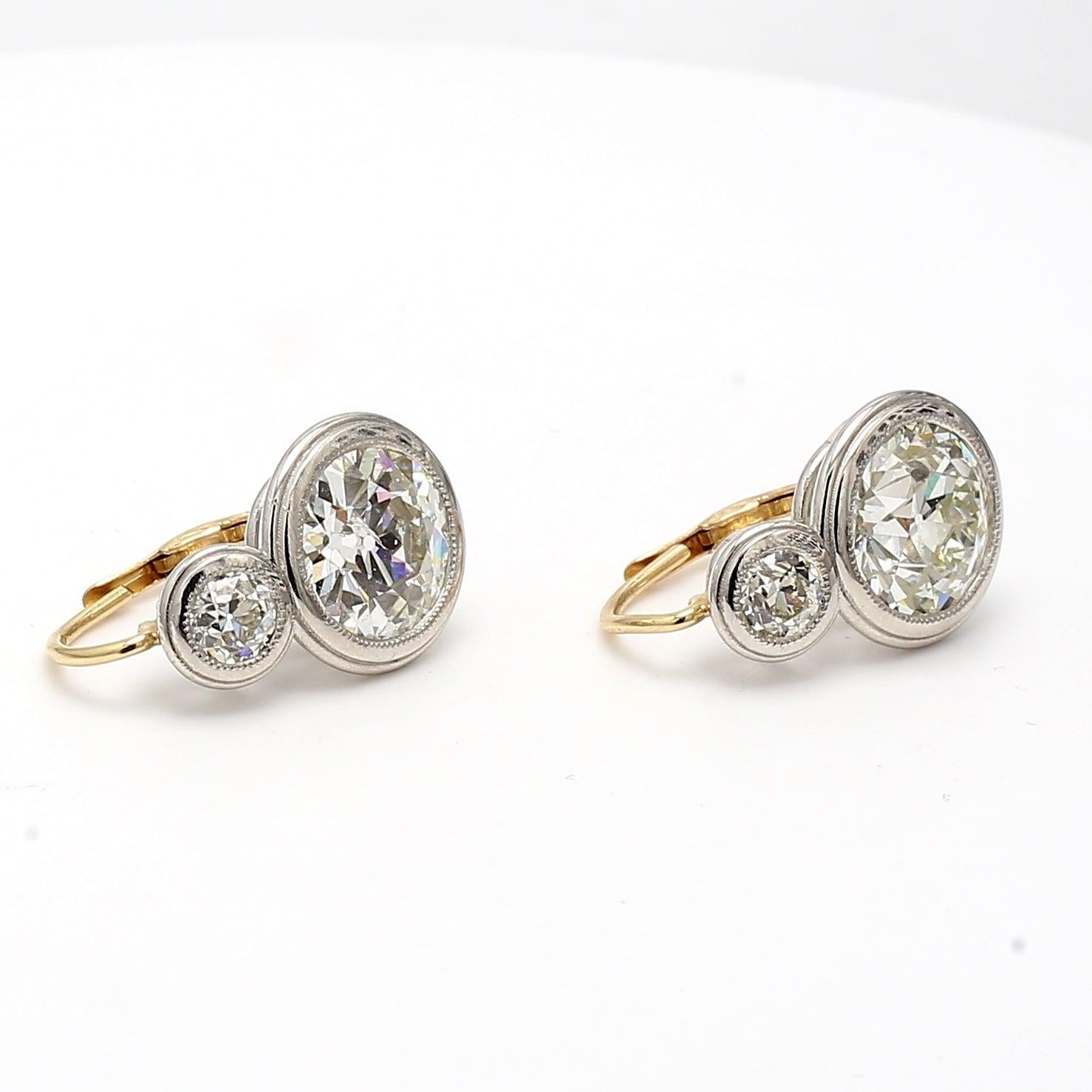 Titre :
8.64 Carat Old European Cut L-K SI2-I1 and Circular Brilliant Cut K I1 Diamond 14 Karat Two Tone Gold/Platinum Leverback Earring


Le style :
Béquille


Métal :
14 carats bicolore or/plat


Pierre précieuse 1 :
Diamant de 4,04