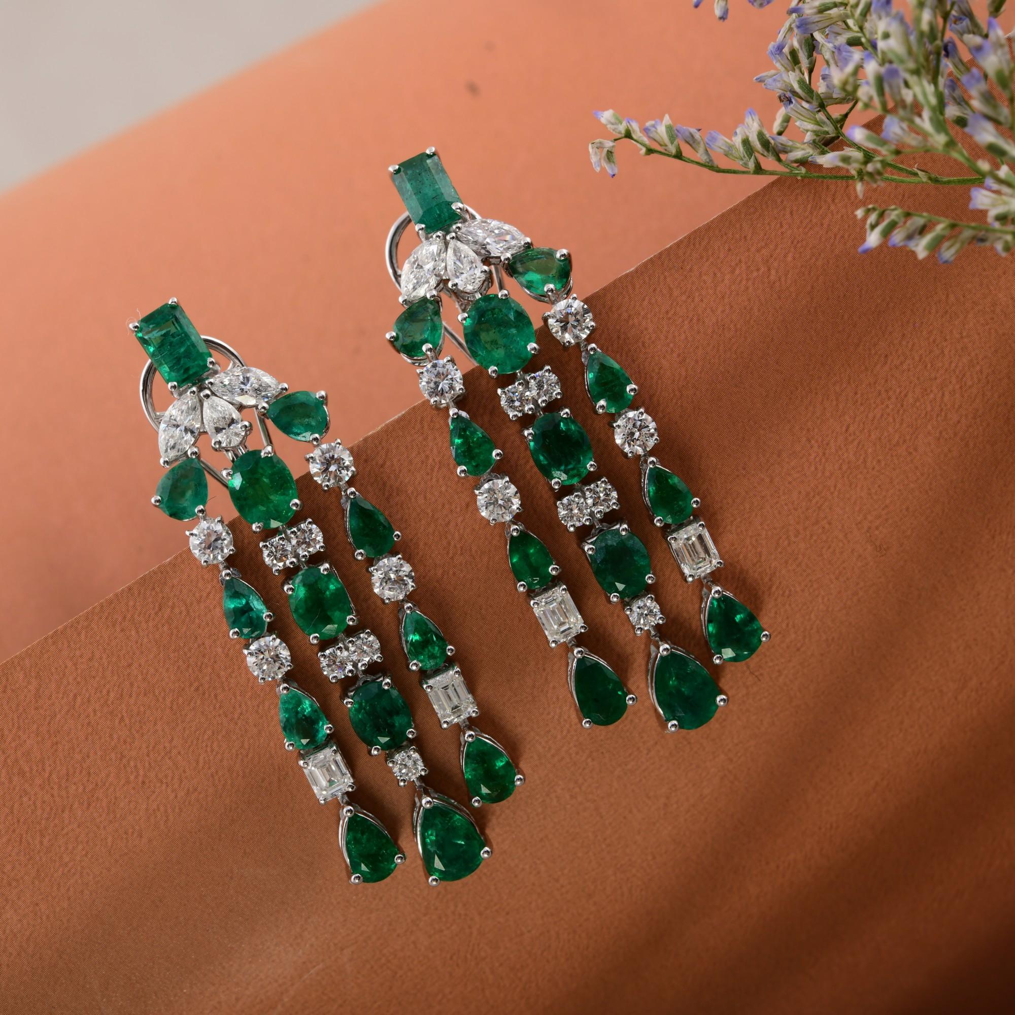Pendientes Colgantes Triples Esmeralda de Zambia 8,64cts Diamante 3,60cts Oro Blanco 14k en Nuevo estado para la venta en Diera, Dubai