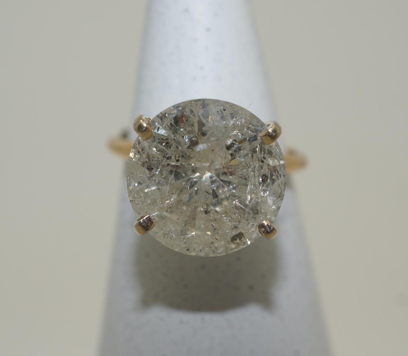 Ein atemberaubender Diamant Verlobungs / Cocktail Ring 8,65 Karat / Farbe I / Fancy Salt & Pepper

Natürlicher Diamant 8,65 Karat 

- • Farbe I 

- • Klarheit I3 

- • Fancy Farbe: Salz und Pfeffer

- • Ringgröße 8.25 *Kann größenverändert werden