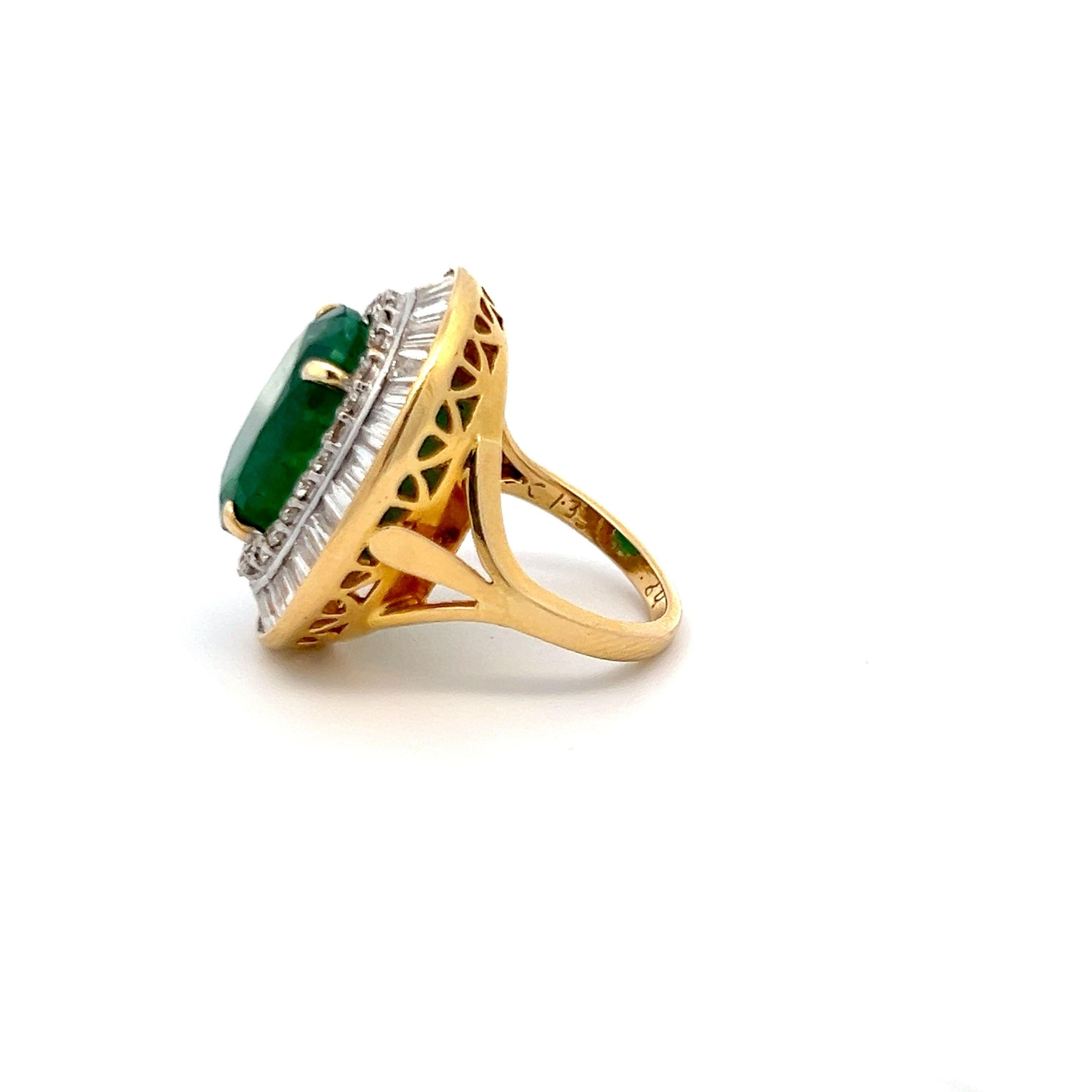 8,65 Karat Smaragd 2,45 Karat Baguette und runder Diamant 18K YG Cocktail Ring im Angebot 5