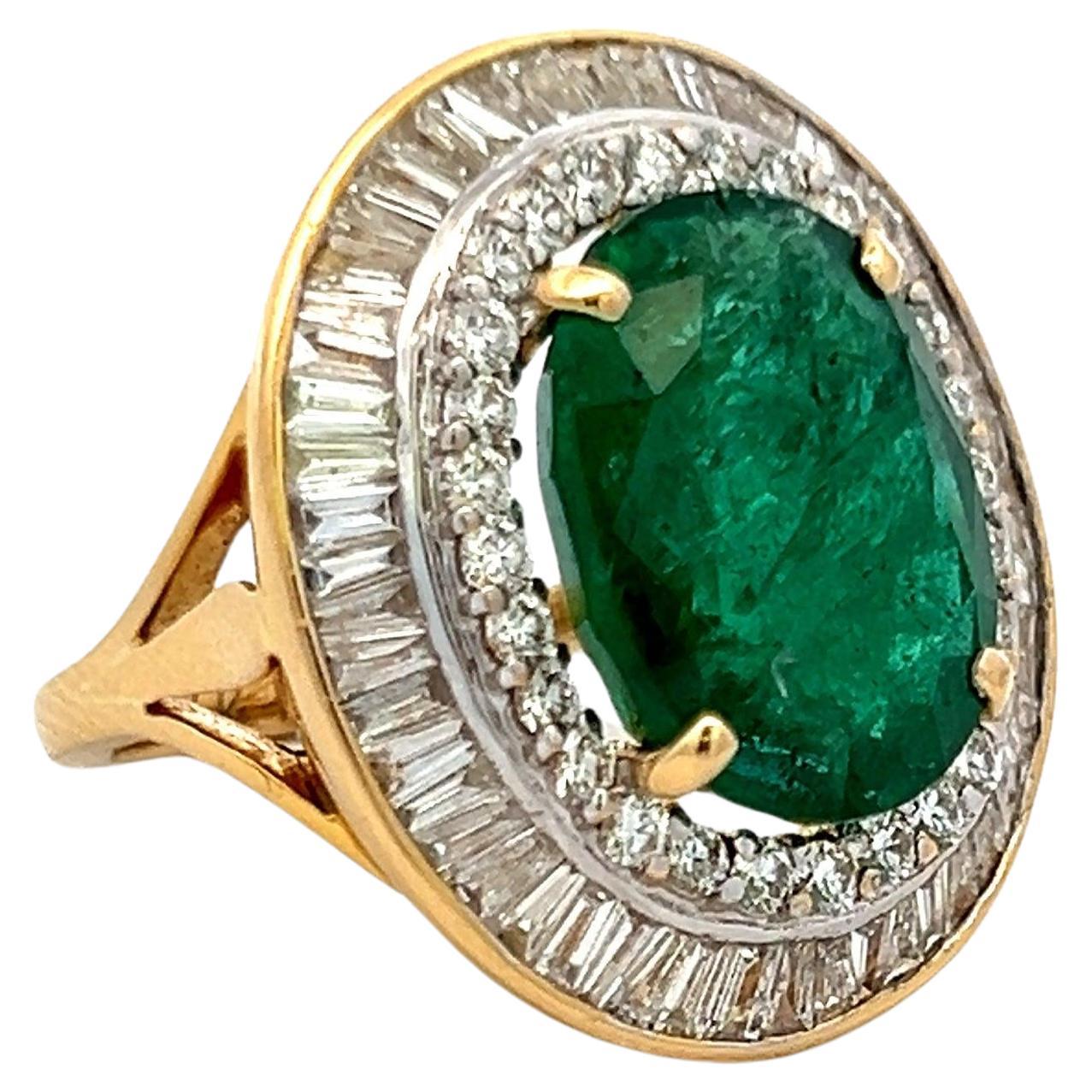8,65 Karat Smaragd 2,45 Karat Baguette und runder Diamant 18K YG Cocktail Ring