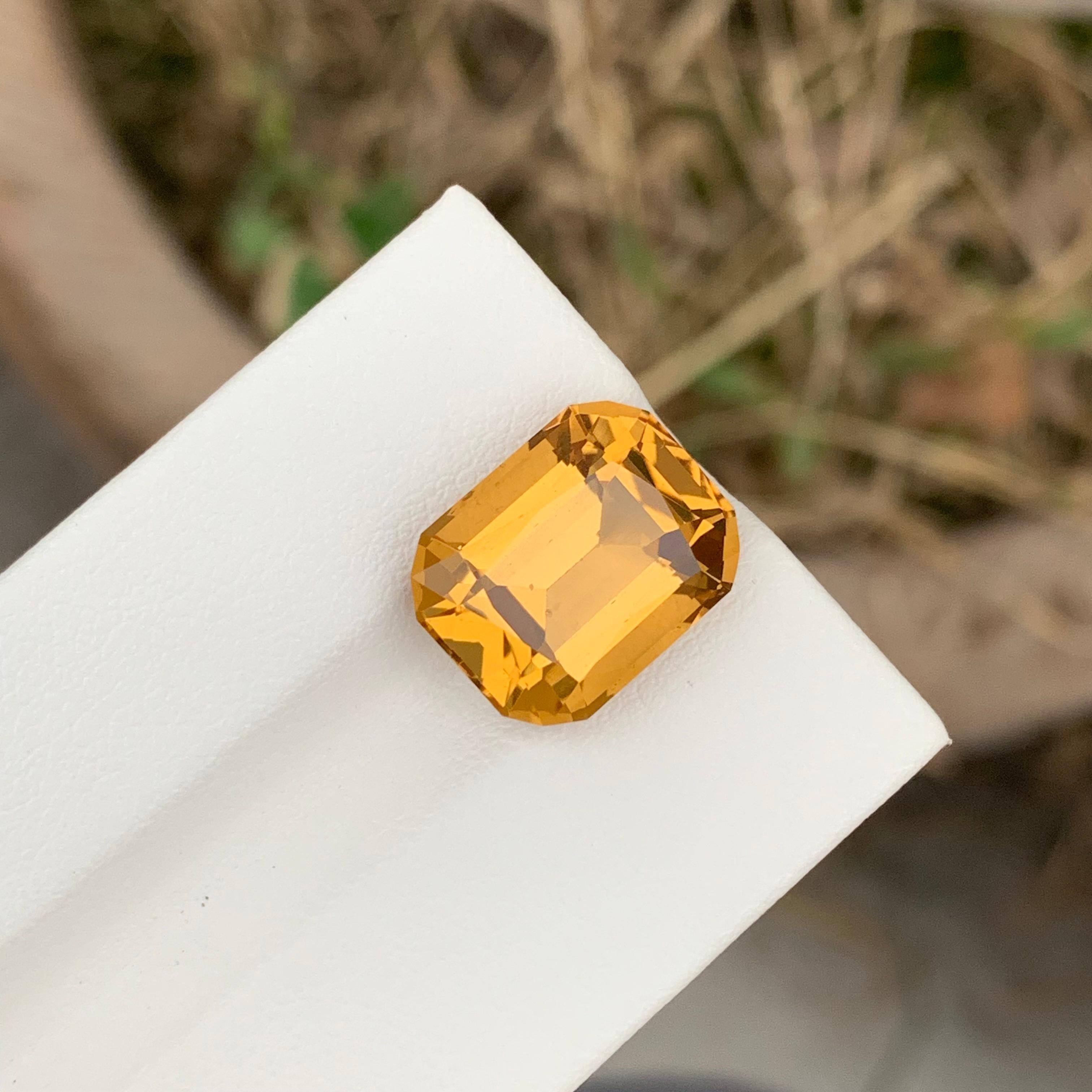 8.65 Carat Natural Loose Citrine Cushion Shape Gem From Earth Mine  In New Condition For Sale In Peshawar, PK