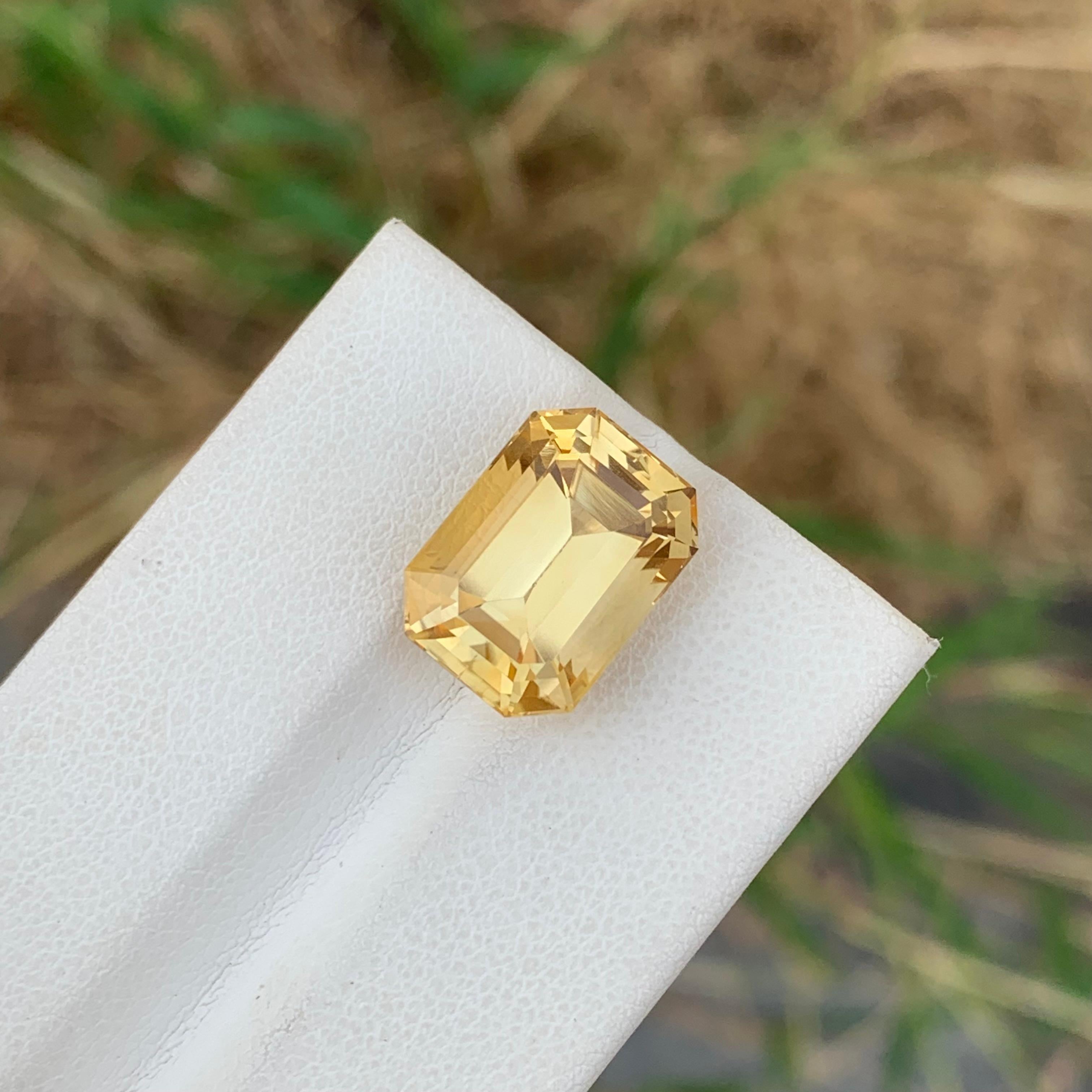 Taglio smeraldo 8.65 carati di pietra naturale citrina gialla sfusa a forma di smeraldo in vendita