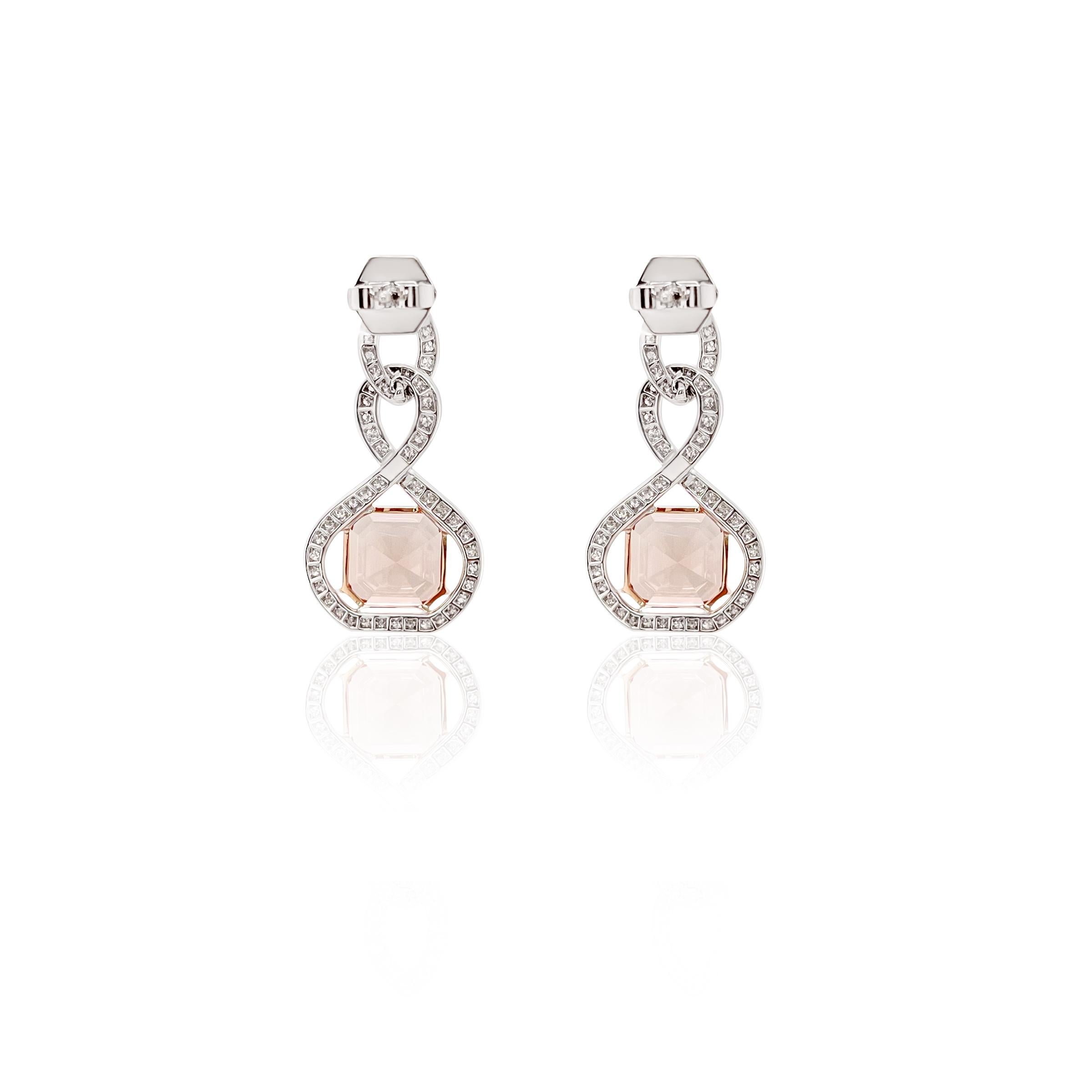 Ces boucles d'oreilles en tourmaline pêche et diamant font une déclaration audacieuse et éblouissante tout en offrant un éclat délicat. La paire de tourmalines ascher parfaitement taillées est ornée de diamants pavés sertis dans de l'or blanc 18
