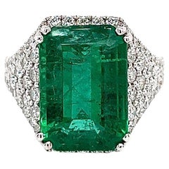 8,65 Gesamtkarat Smaragd und Diamant Pave-Set Damenring GIA