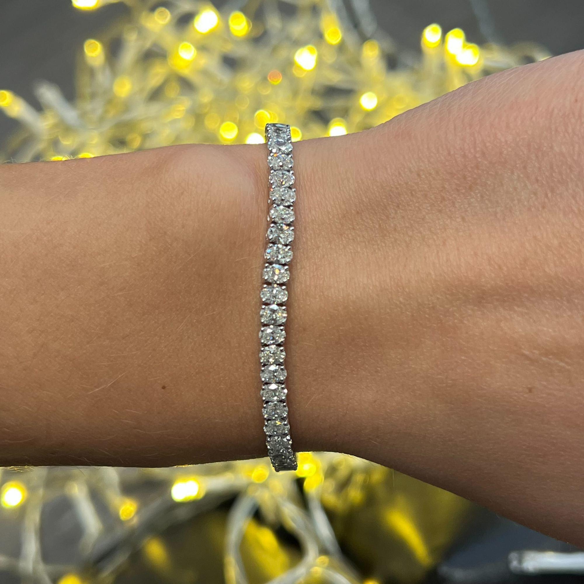 Pulsera de tenis con diamantes talla oval de 8,65 qt engastados en oro blanco de 18 quilates en Nuevo estado para la venta en New York, NY