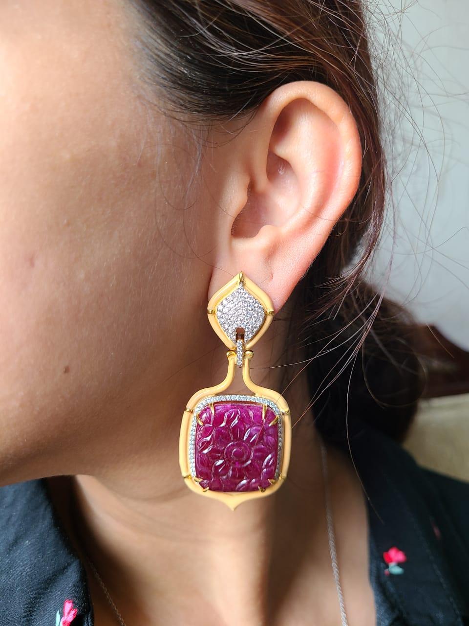 A beautiful and big natural ruby earrings set in 18k yellow gold with diamond and cream enamel,. The carved ruby weight is 86.65 carats and diamond weight is 2.39 carats. The net gold weight is 23.202 grams and earrings dimensions in cm 6.6 x 3 x .7