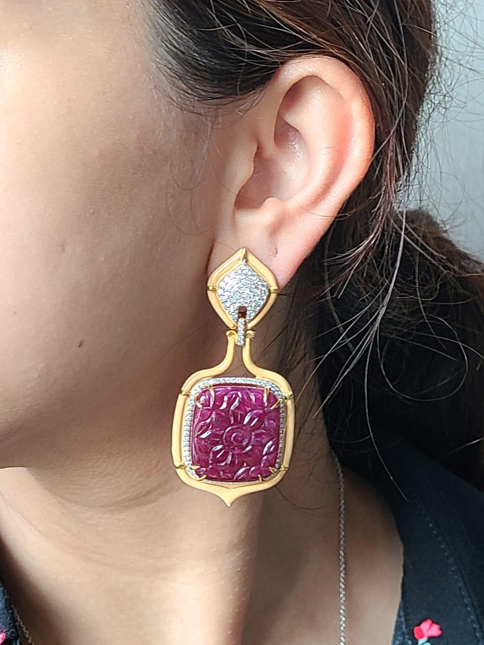 86.65 Carat Natural Ruby Carved Enamel and Diamond Earrings Set in 18 Karat Gold In New Condition In Hong Kong, HK